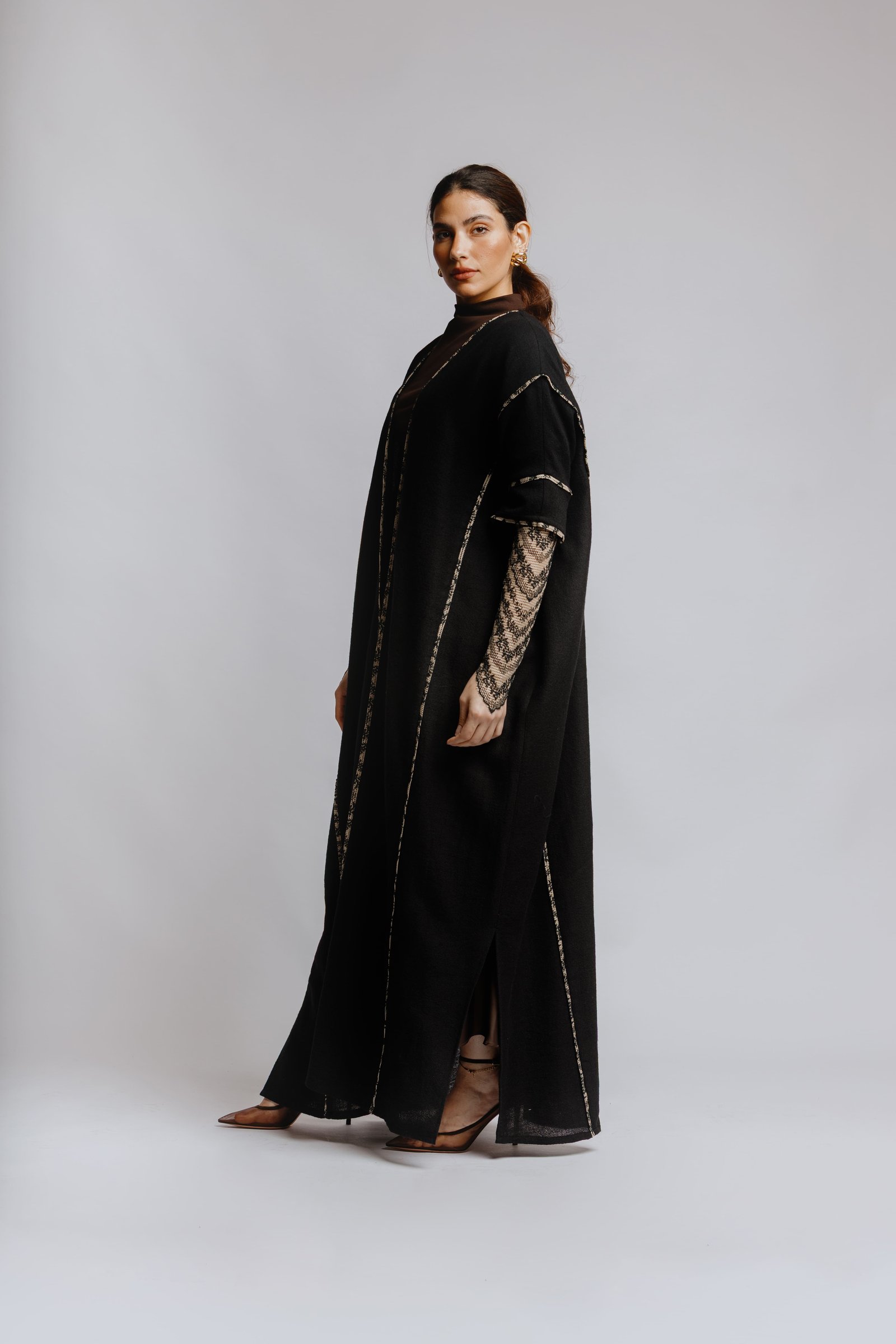 Velvet bisht abaya with embroider - Image 8