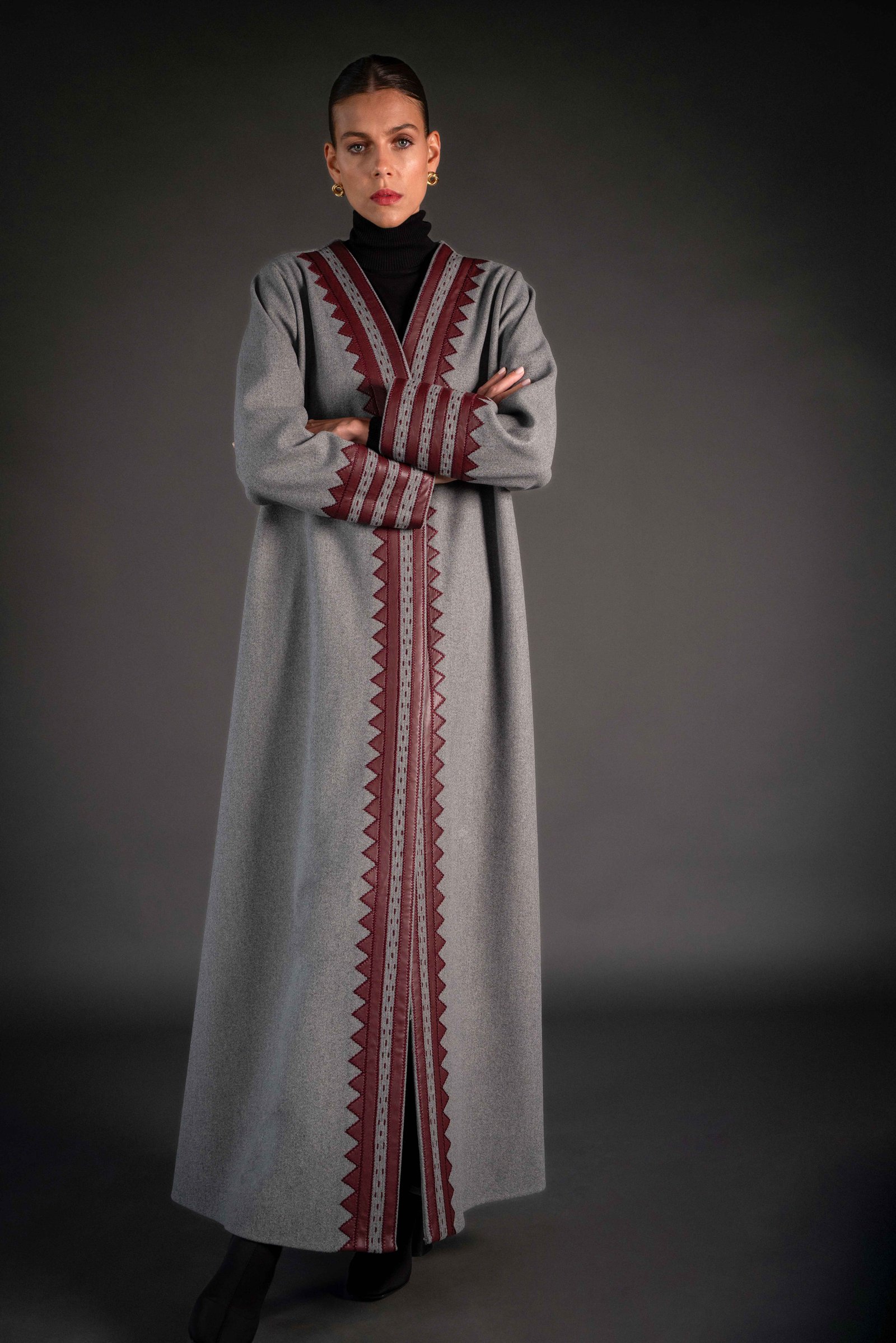 Grey abaya with leather details - Image 4