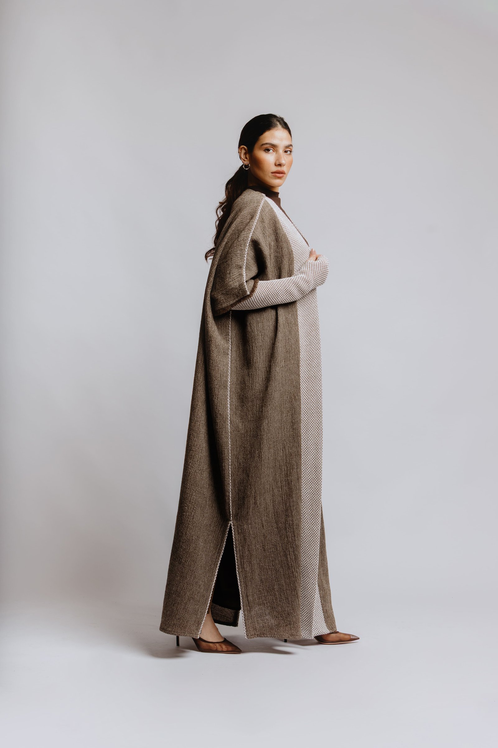 Wool bisht with crochet sleeve - Image 3