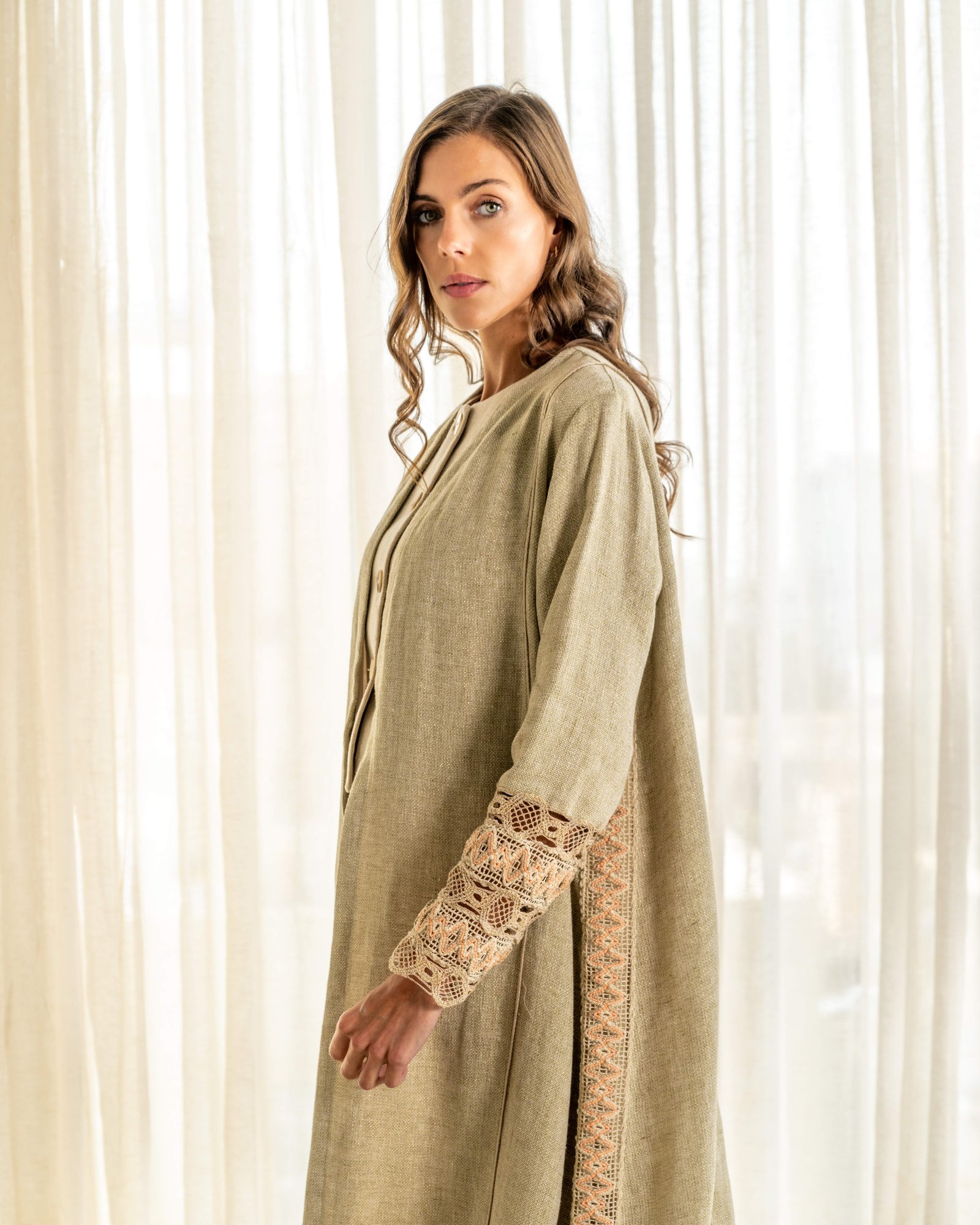 Abaya linen with lace and sleeve and side - Image 9