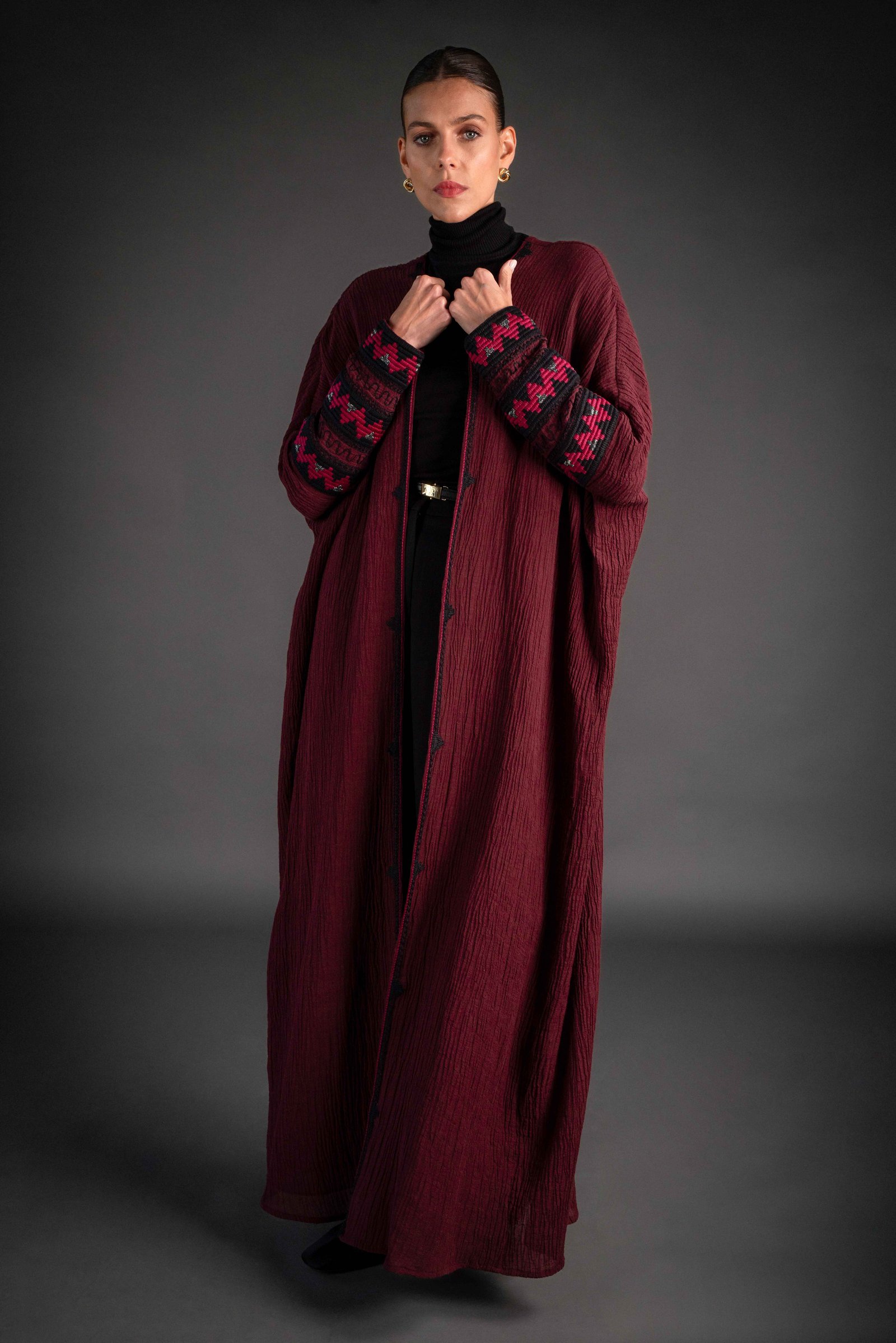 Bisht abaya with embroidery on the sleeves - Image 1