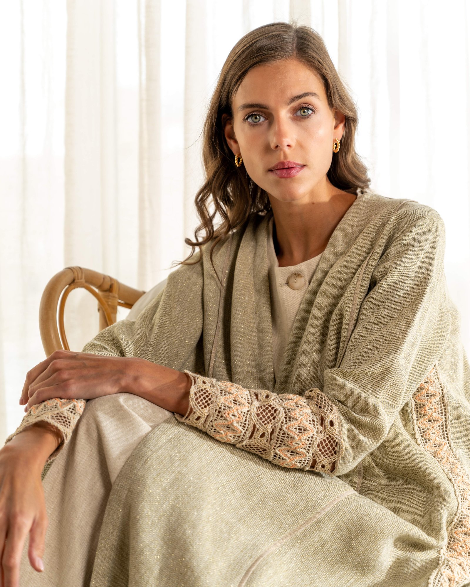 Abaya linen with lace and sleeve and side - Image 2