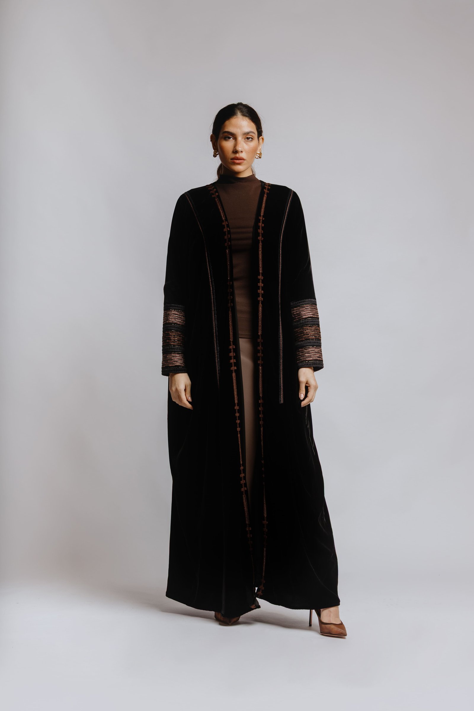 Velvet bisht abaya with embroider - Image 9
