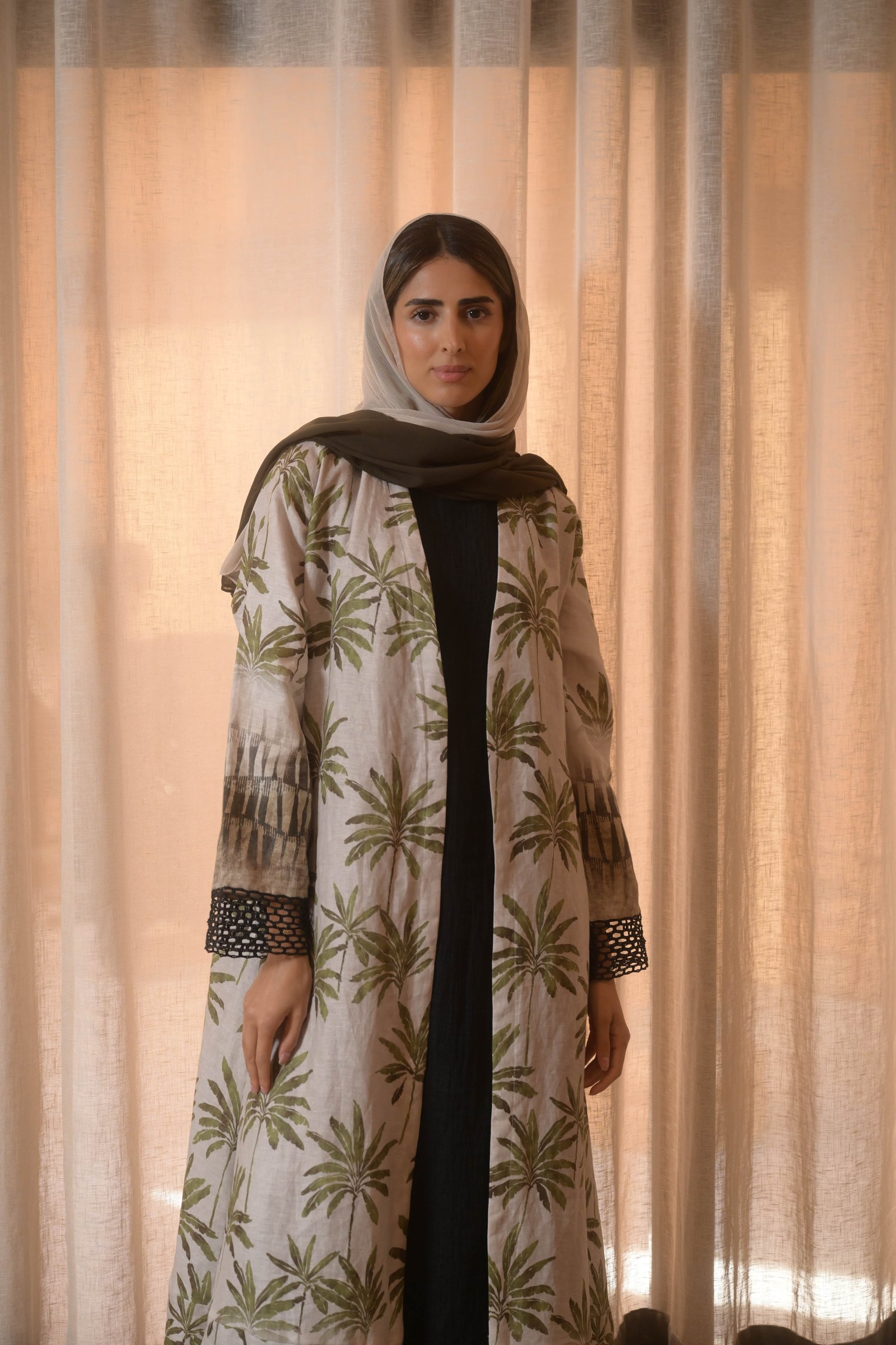 Printed Palm Abaya - Image 3