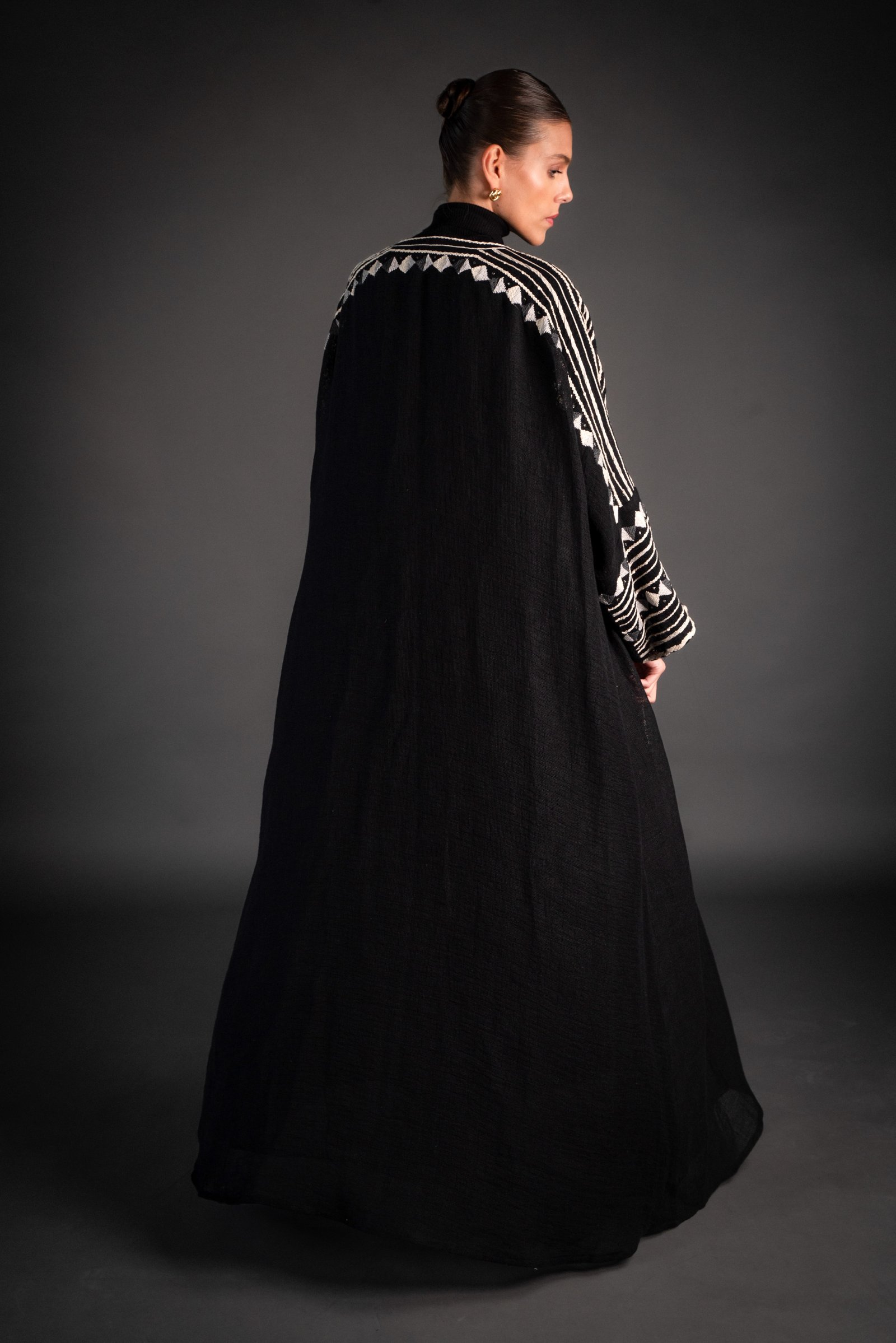 Bisht embroidery on the shoulder and sleeve - Image 7