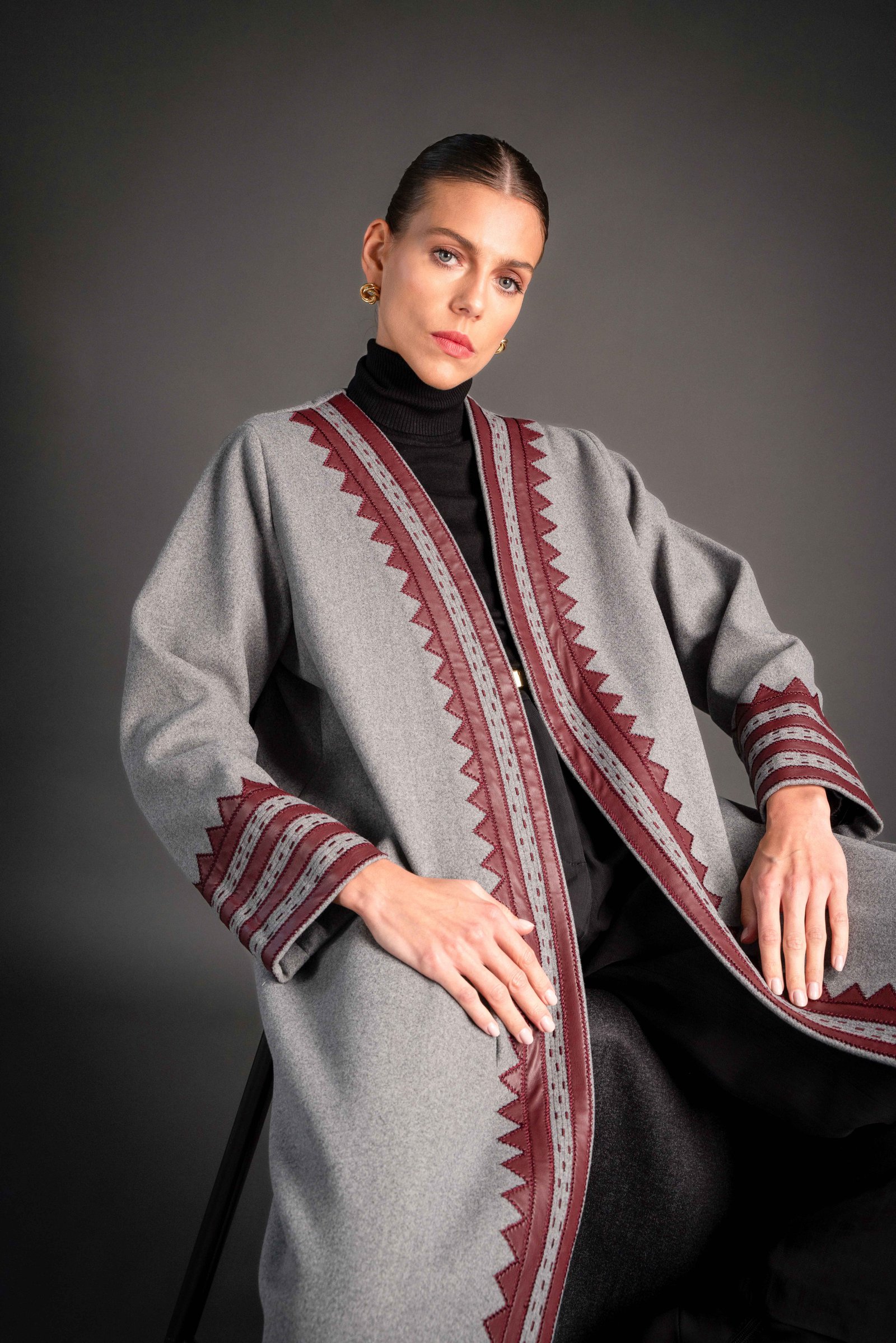 Grey abaya with leather details - Image 7