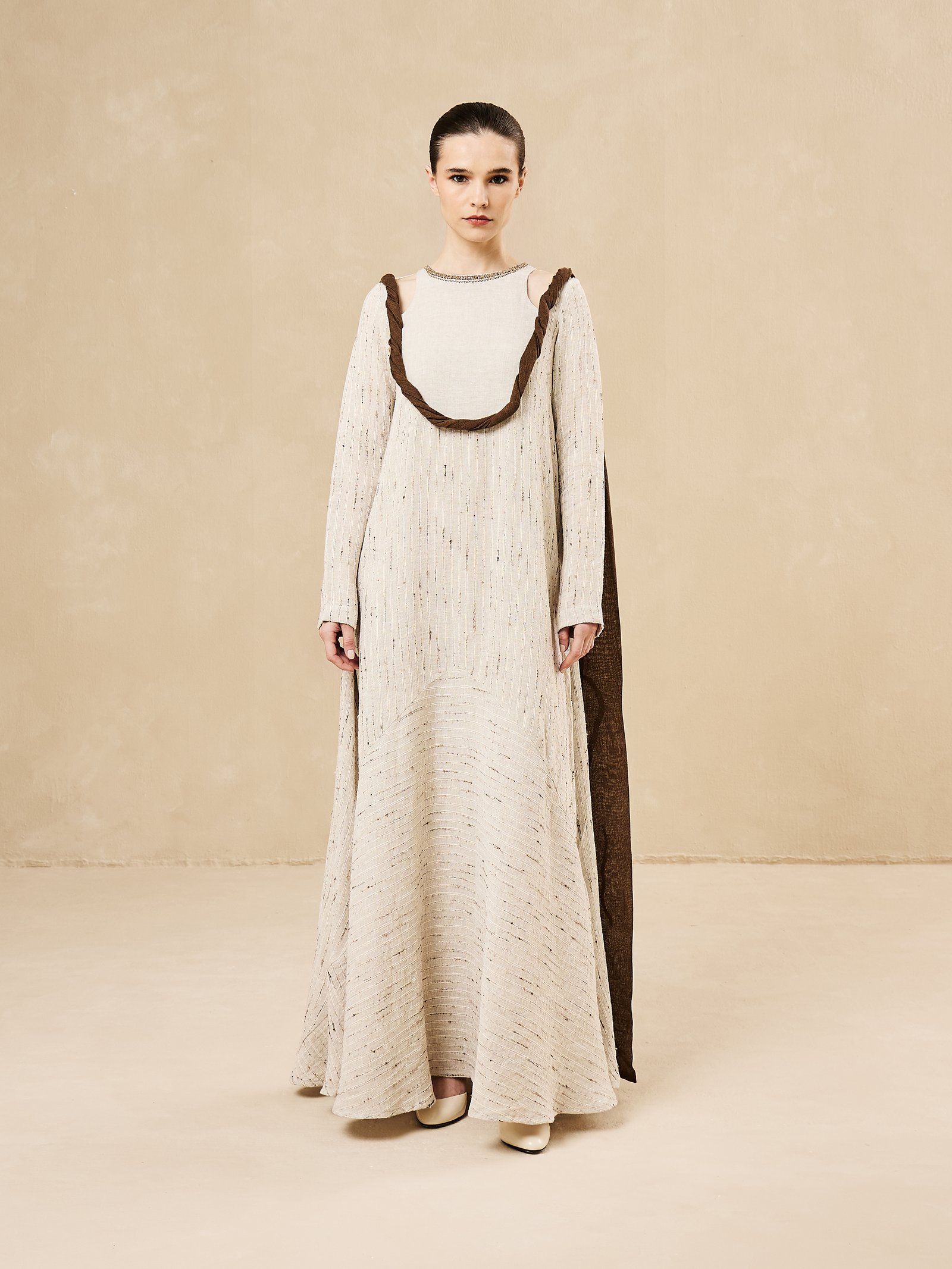 Thoub with embroidered cape - Image 1
