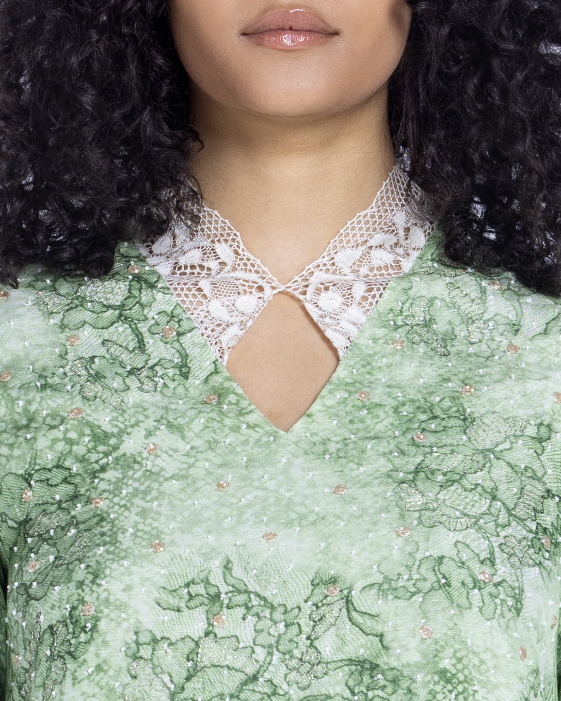 green lack on the neck - Image 1