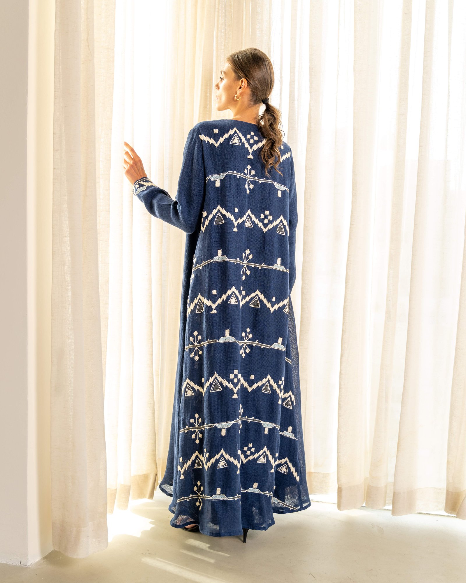 Linen Abaya with embroidery at the back - Image 4