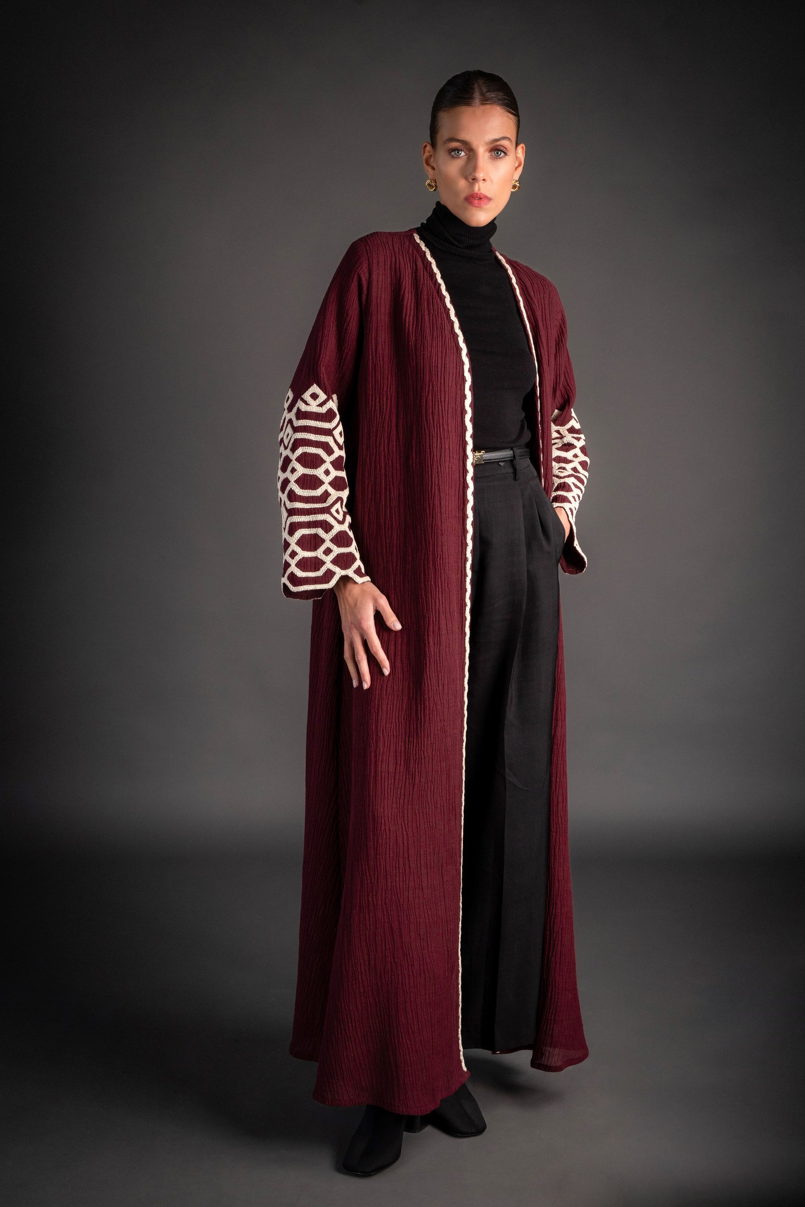 Lenin abaya with embroidery on the sleeve - Image 5
