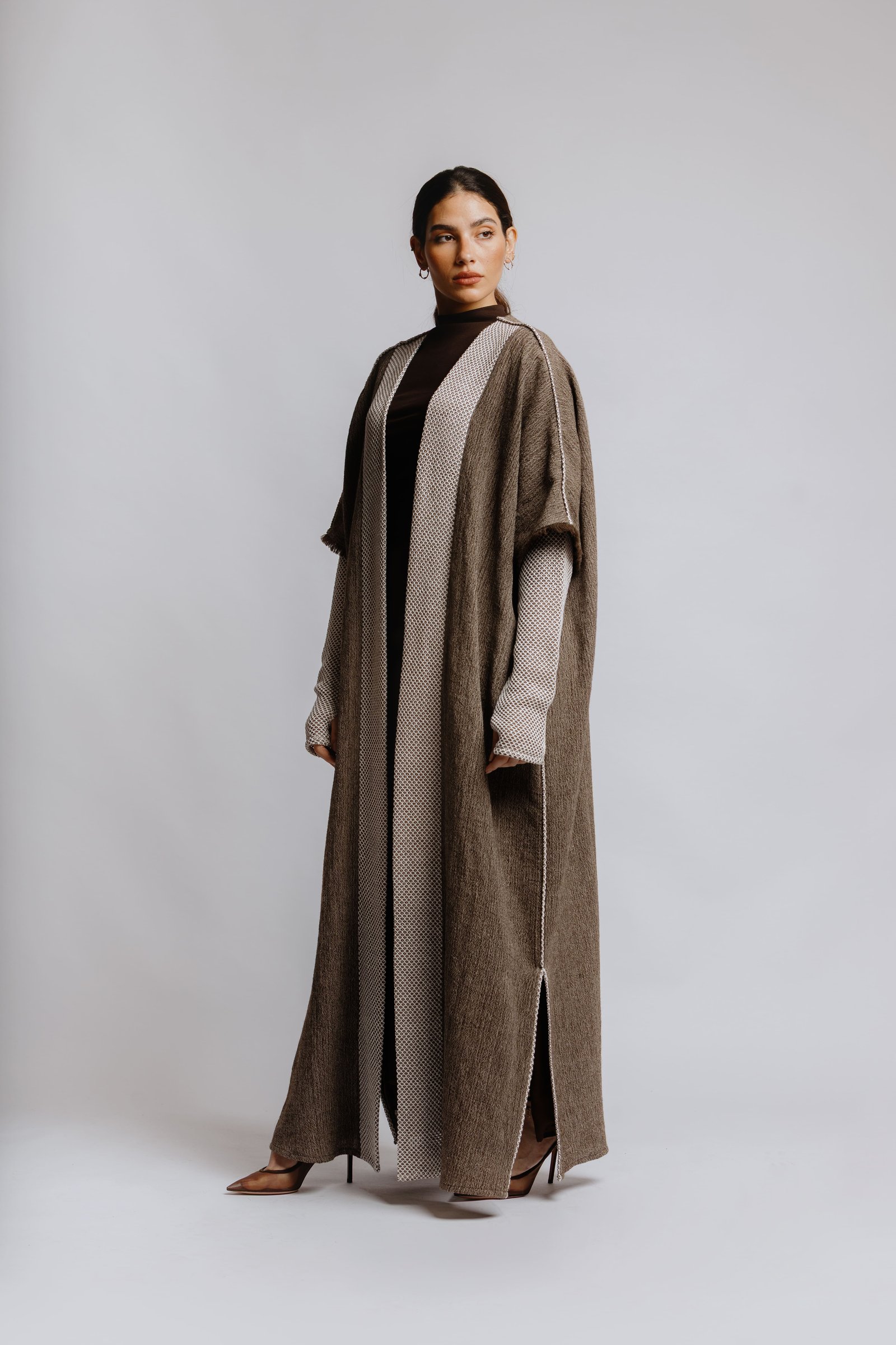 Wool bisht with crochet sleeve - Image 9