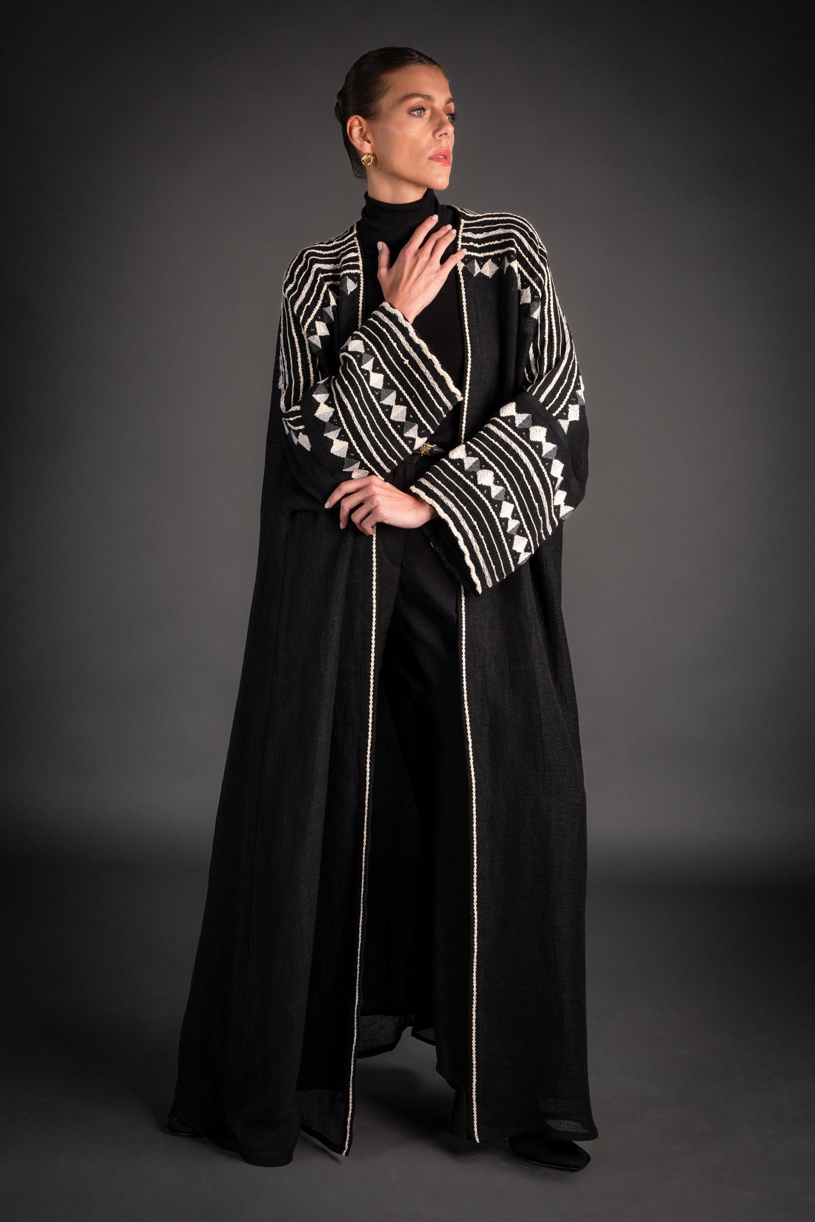 Bisht embroidery on the shoulder and sleeve - Image 4