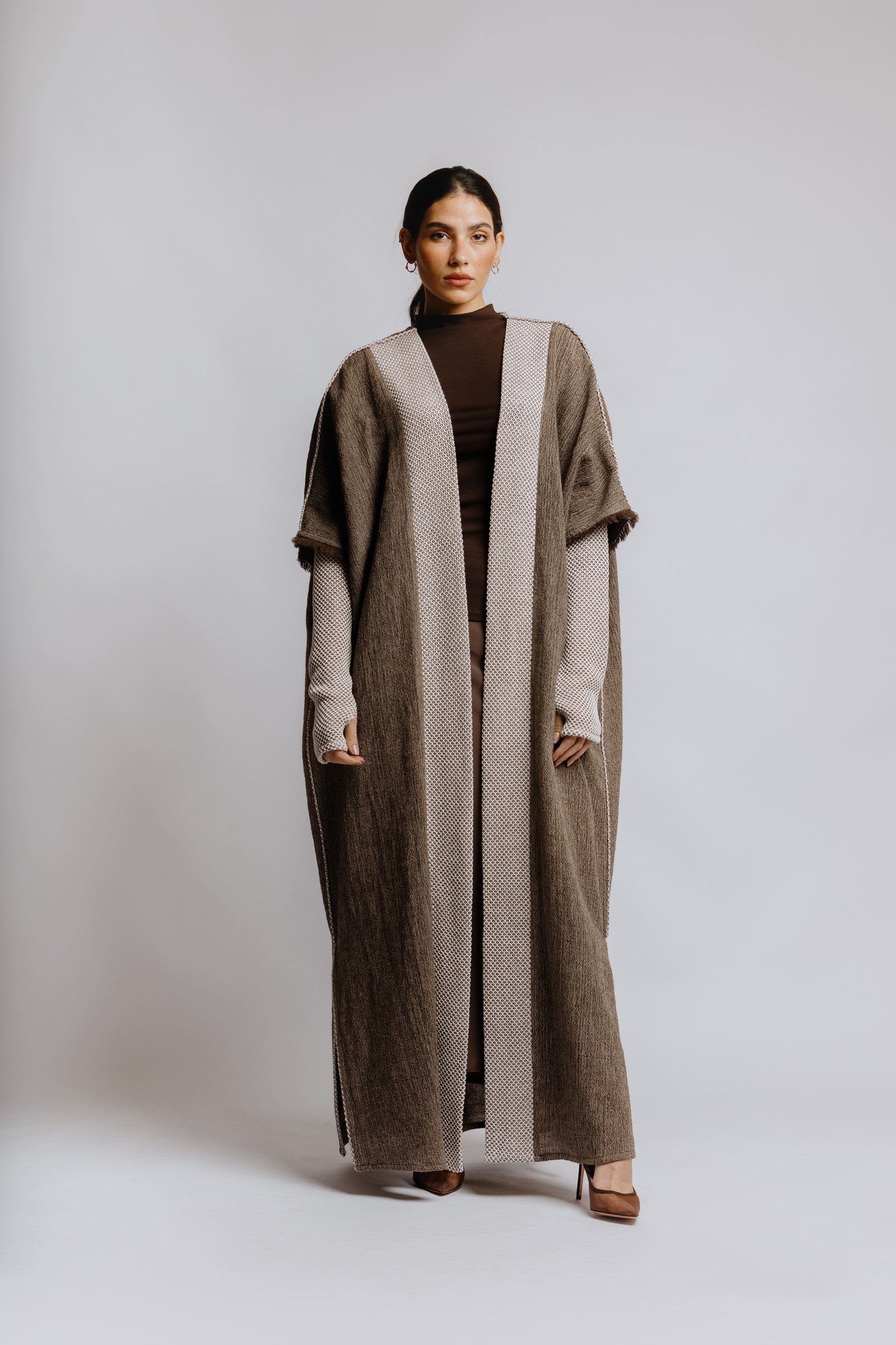 Wool bisht with crochet sleeve - Image 8