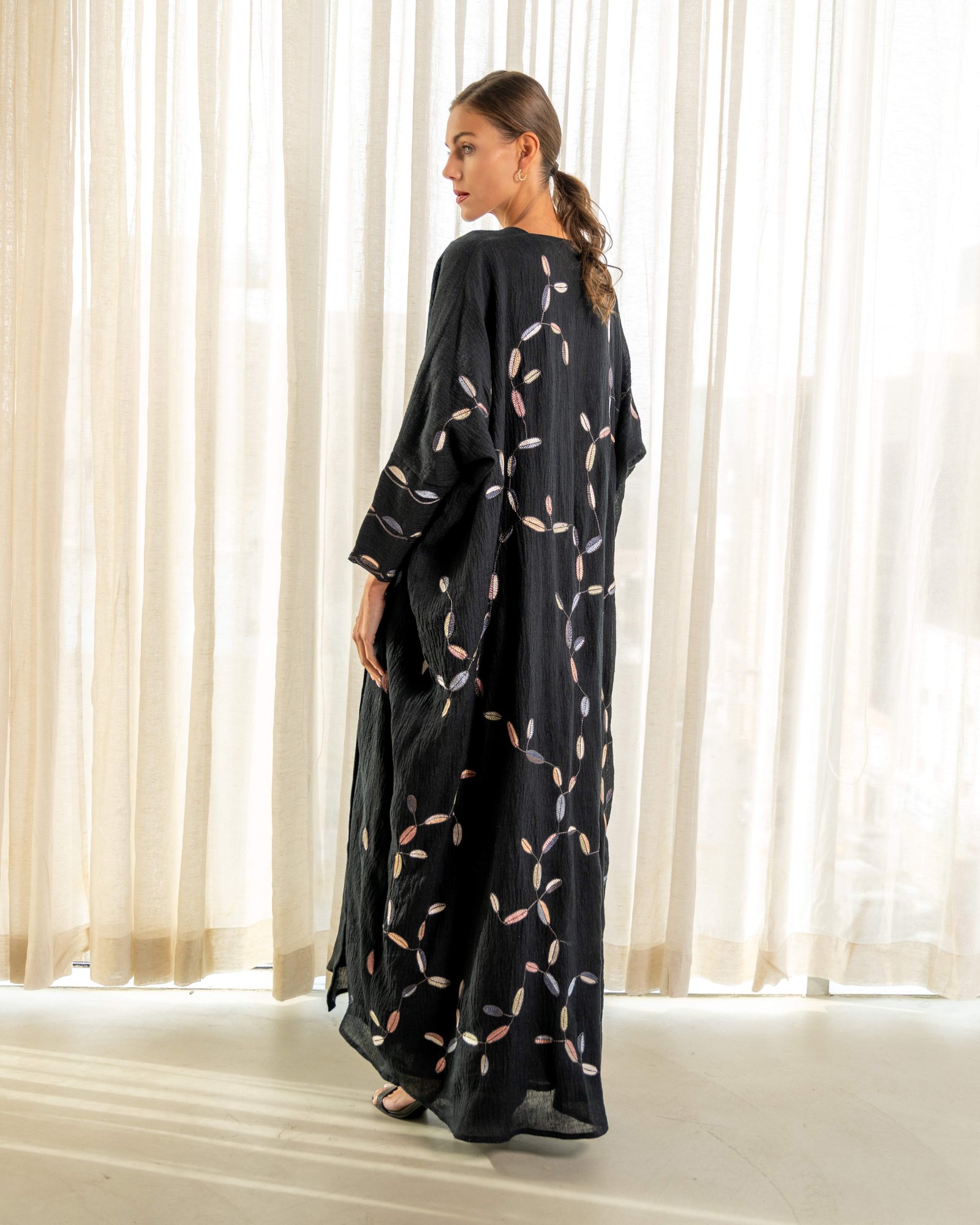 Linen Abaya with embroidery at the back - Image 1