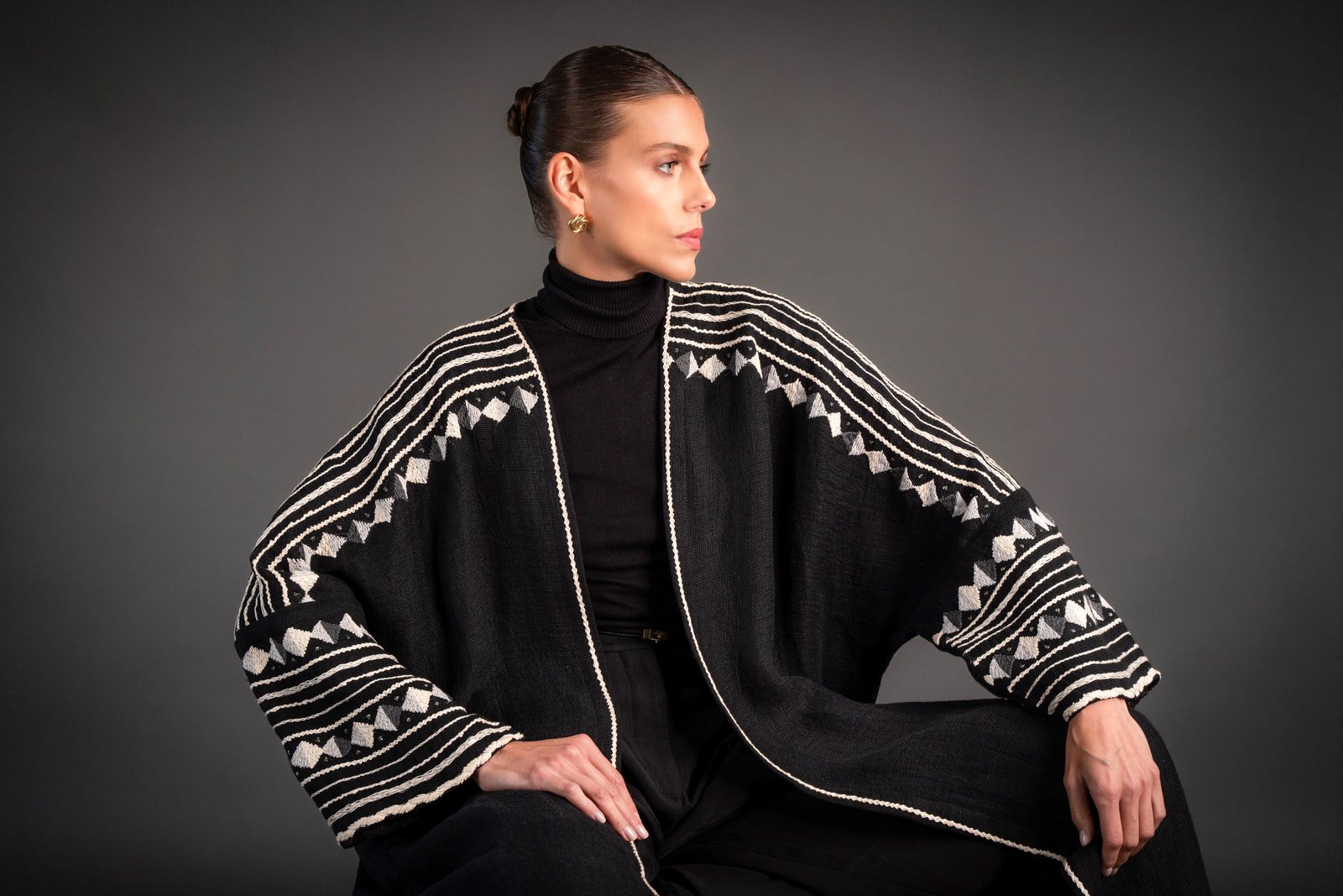 Bisht embroidery on the shoulder and sleeve - Image 2