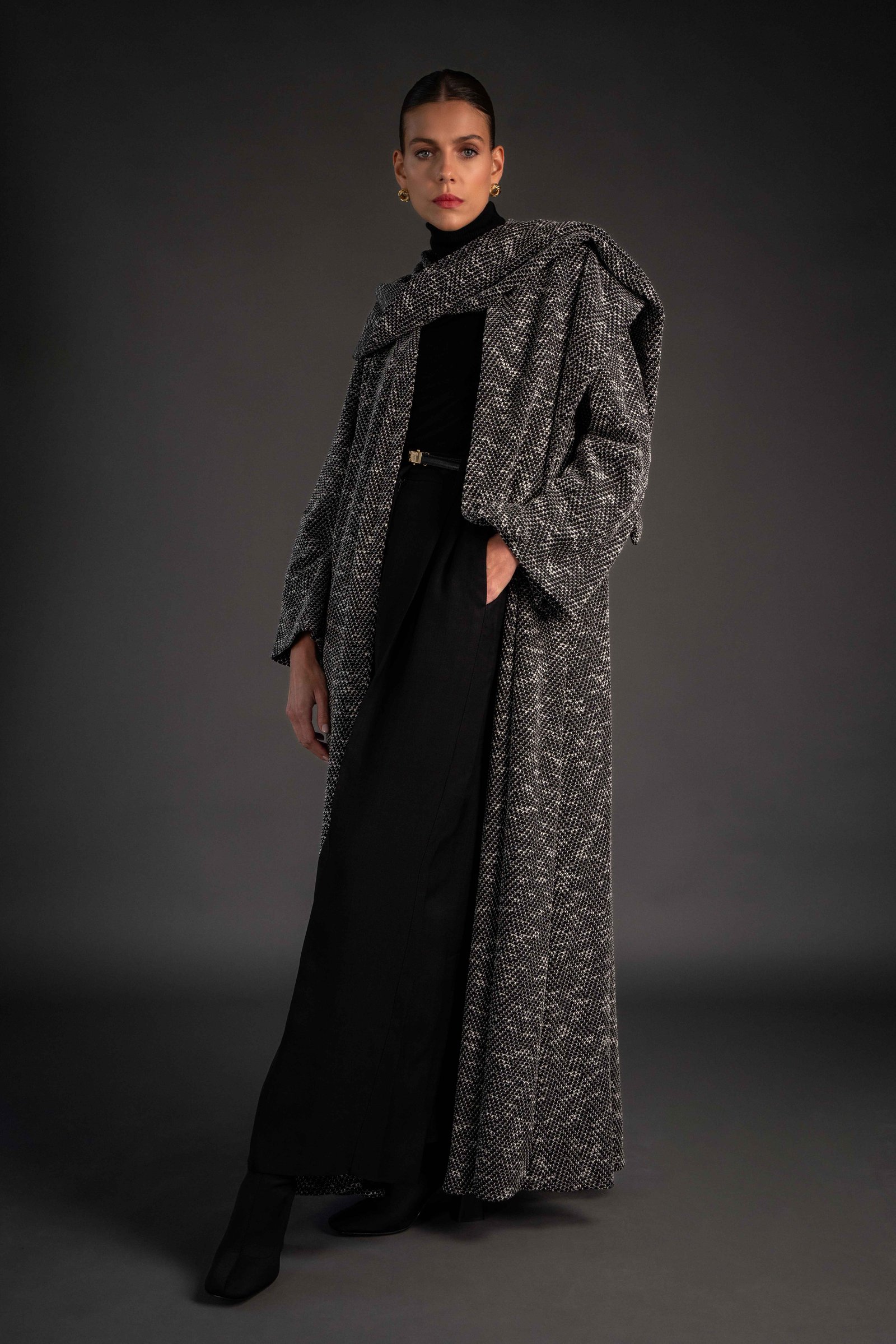 Black and white Knitted abaya with scarf - Image 1