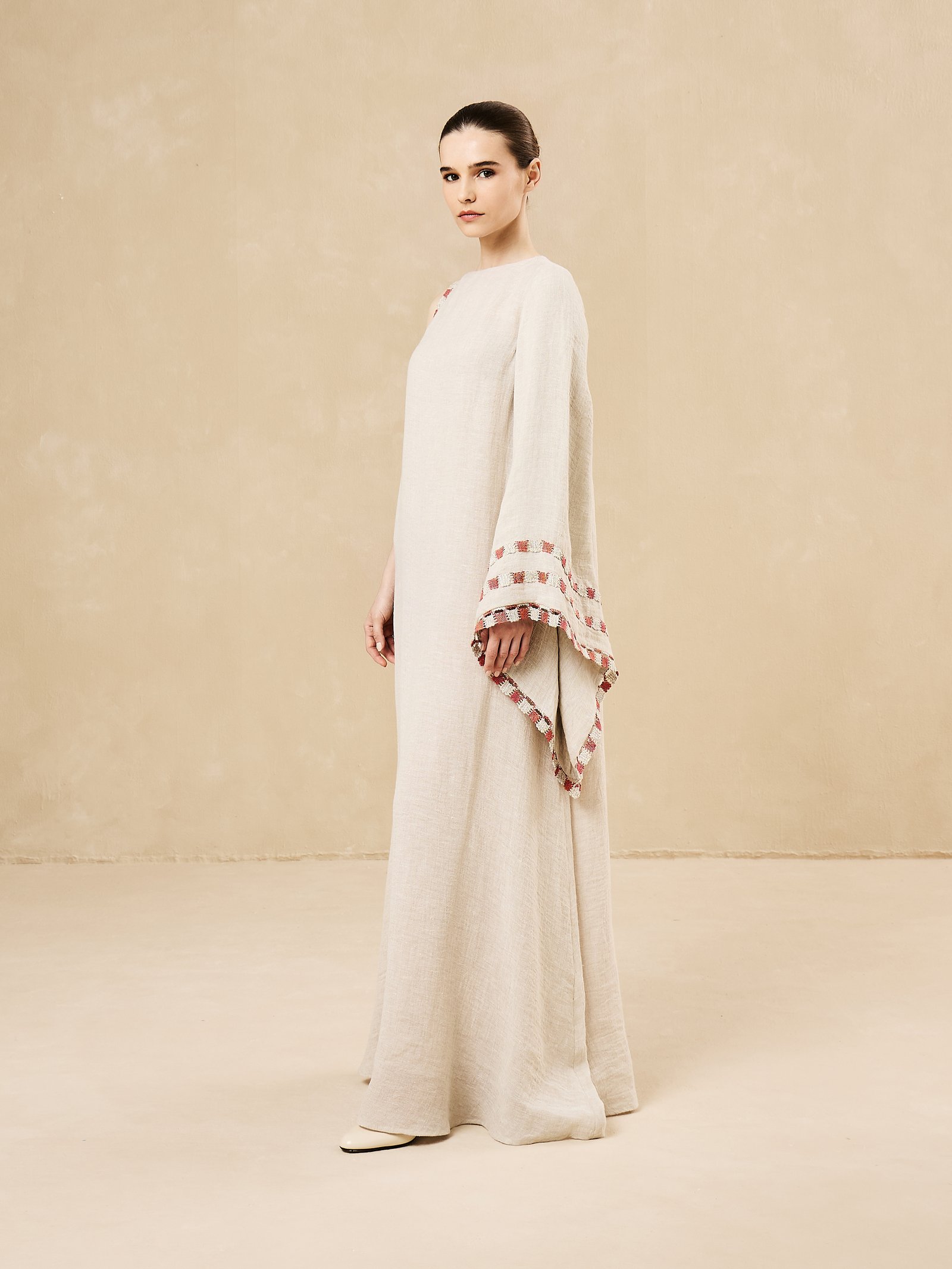 Sleeve and non sleeve dress - Image 3