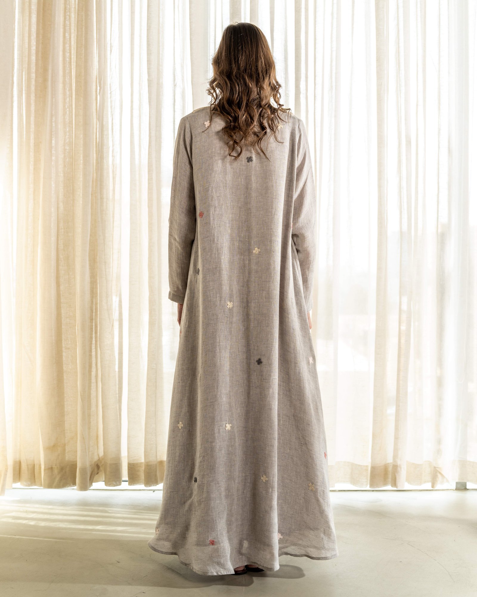 hand embroidery linen abaya - Image 3