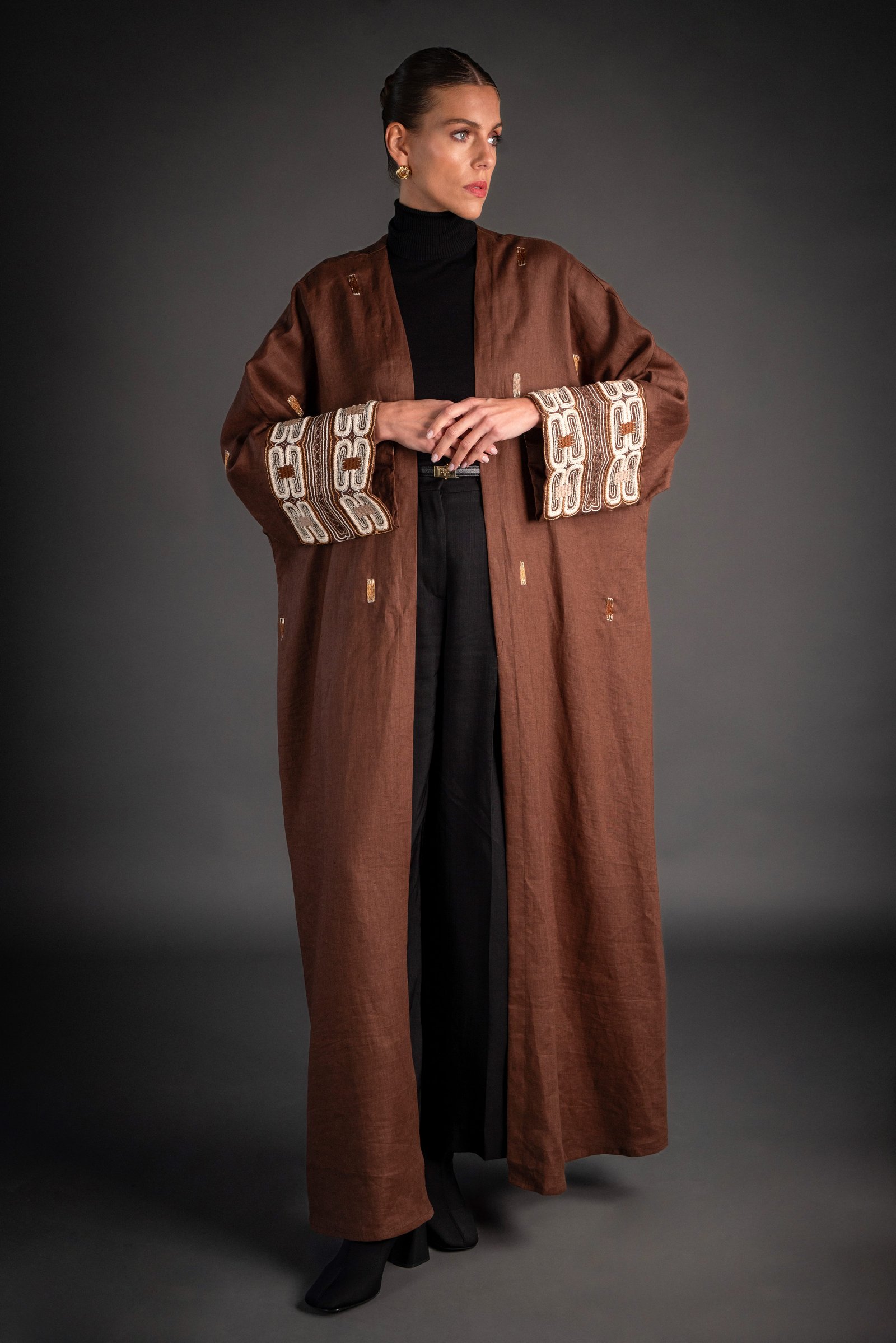 Linen embroidery on your sleeves and abaya - Image 2