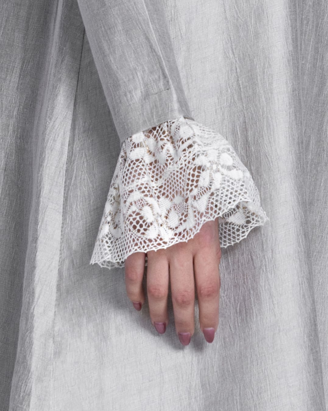 lace scarf with broche - Image 5