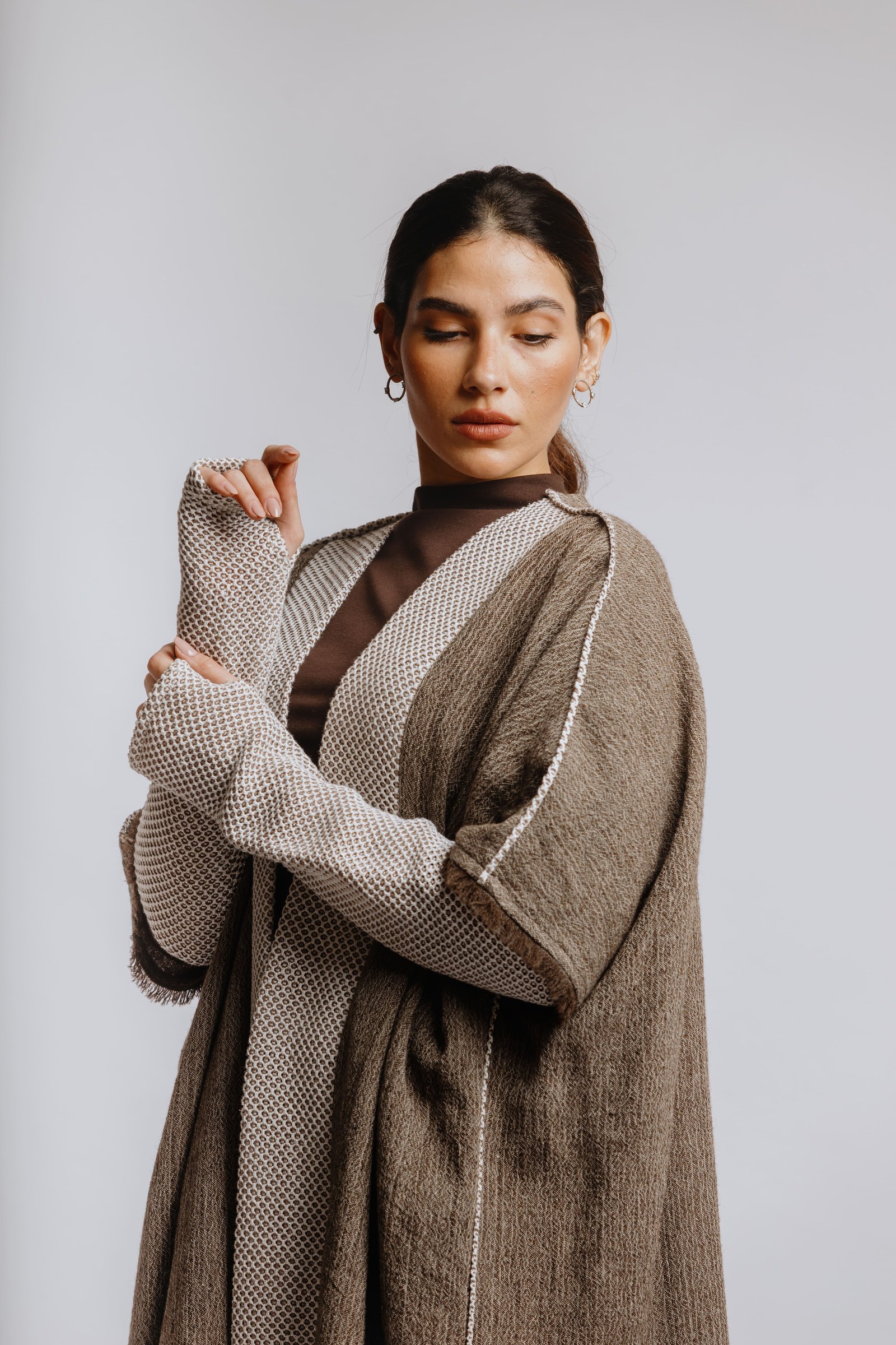Wool bisht with crochet sleeve - Image 1