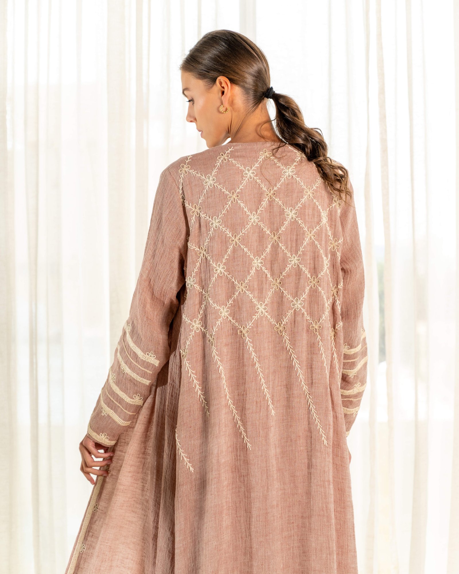 Linen with embroidery on sleeves and back - Image 6