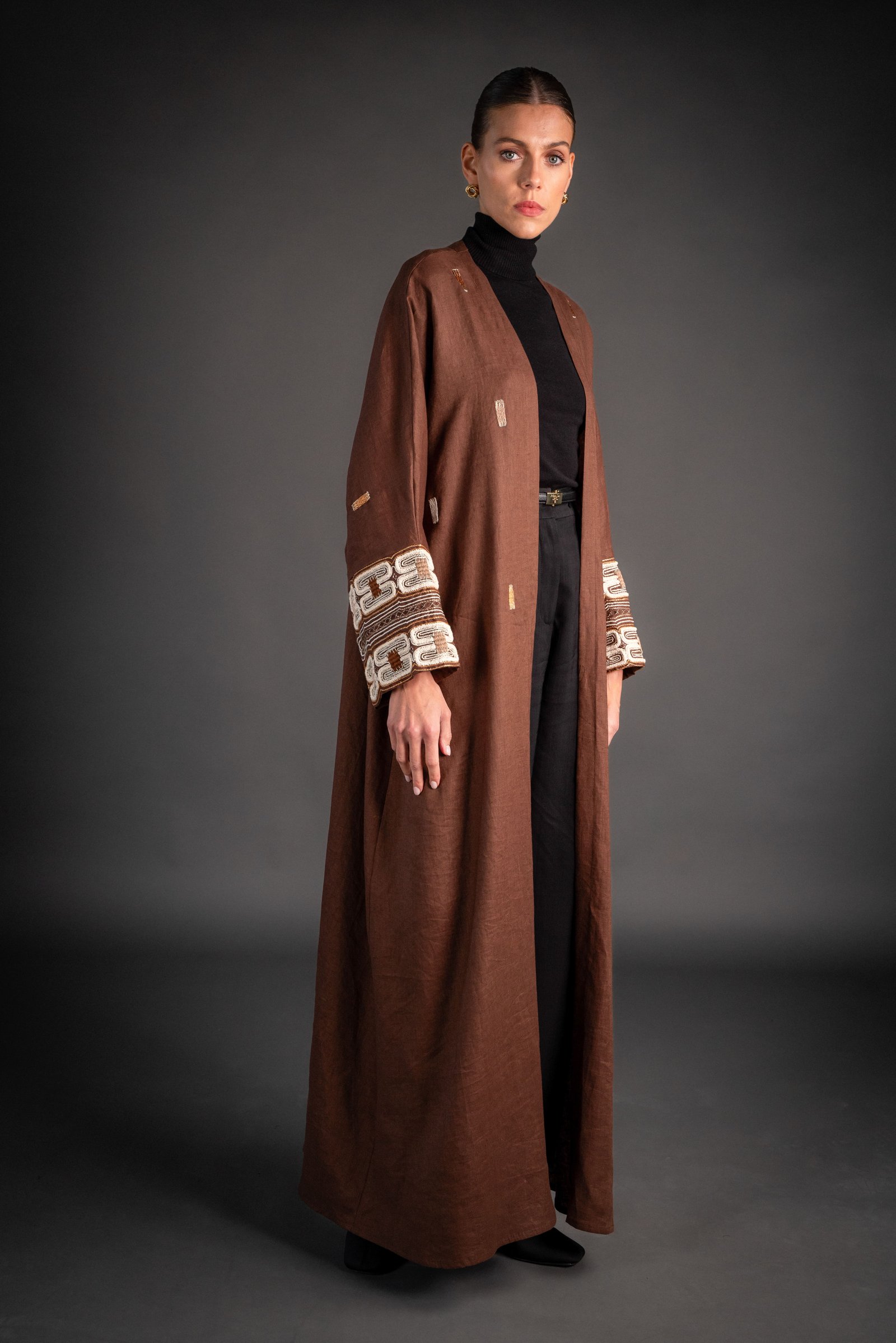 Linen embroidery on your sleeves and abaya - Image 3