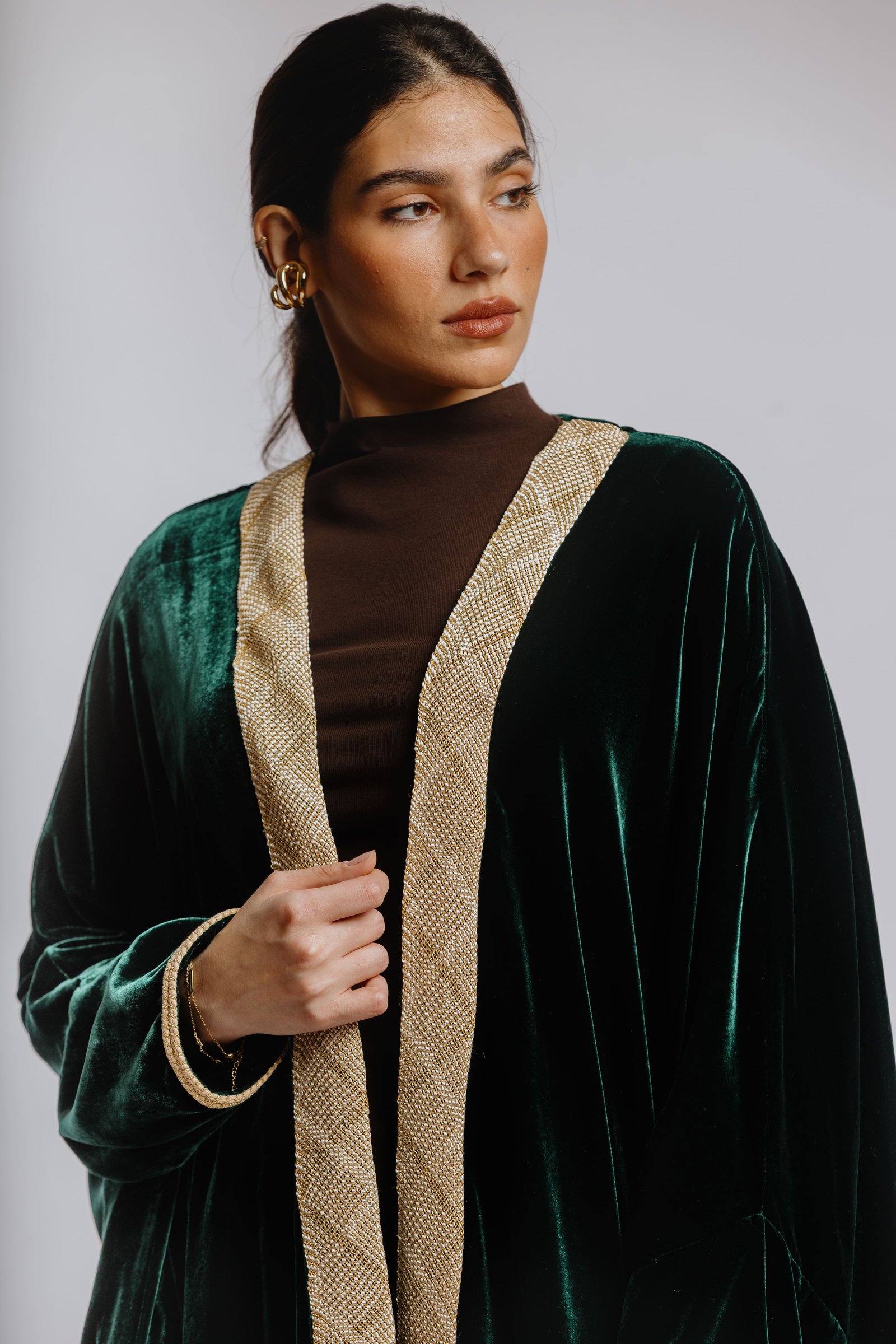  velvet Abaya with embroidery - Image 3
