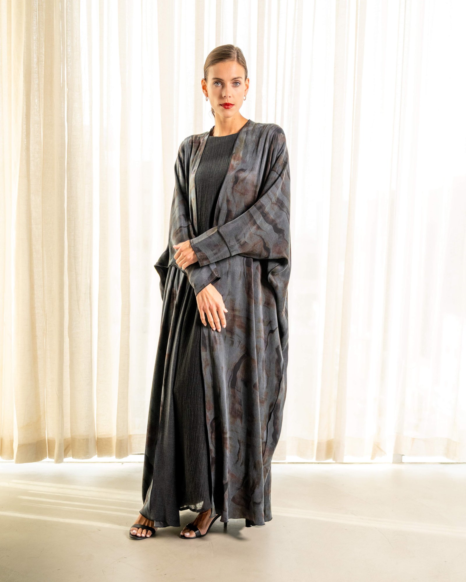 silk bisht with wavy colors - Image 7