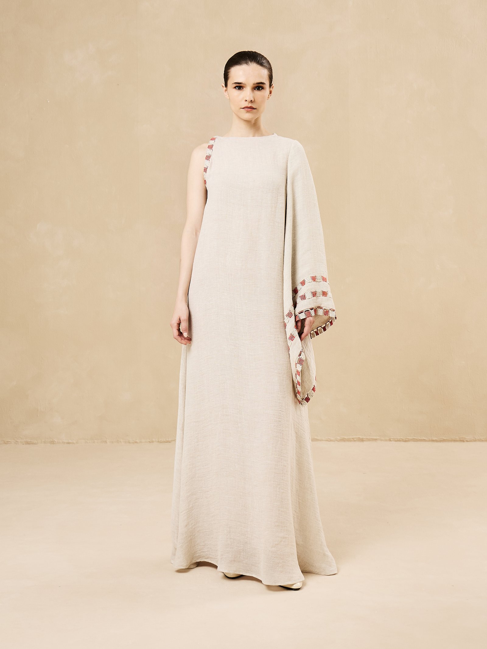 Sleeve and non sleeve dress - Image 2