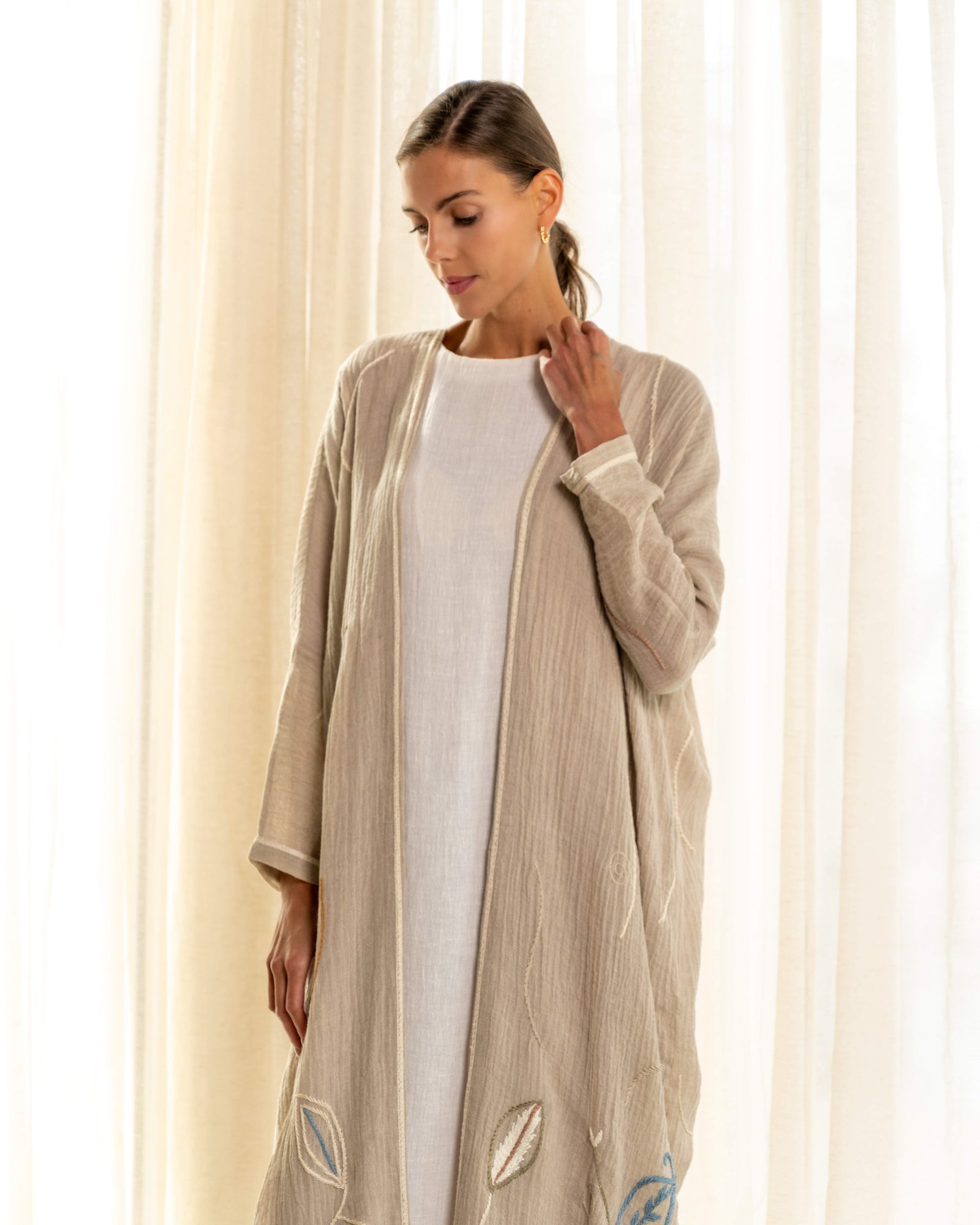 linen abaya with hand embroidery on the bottom - Image 4