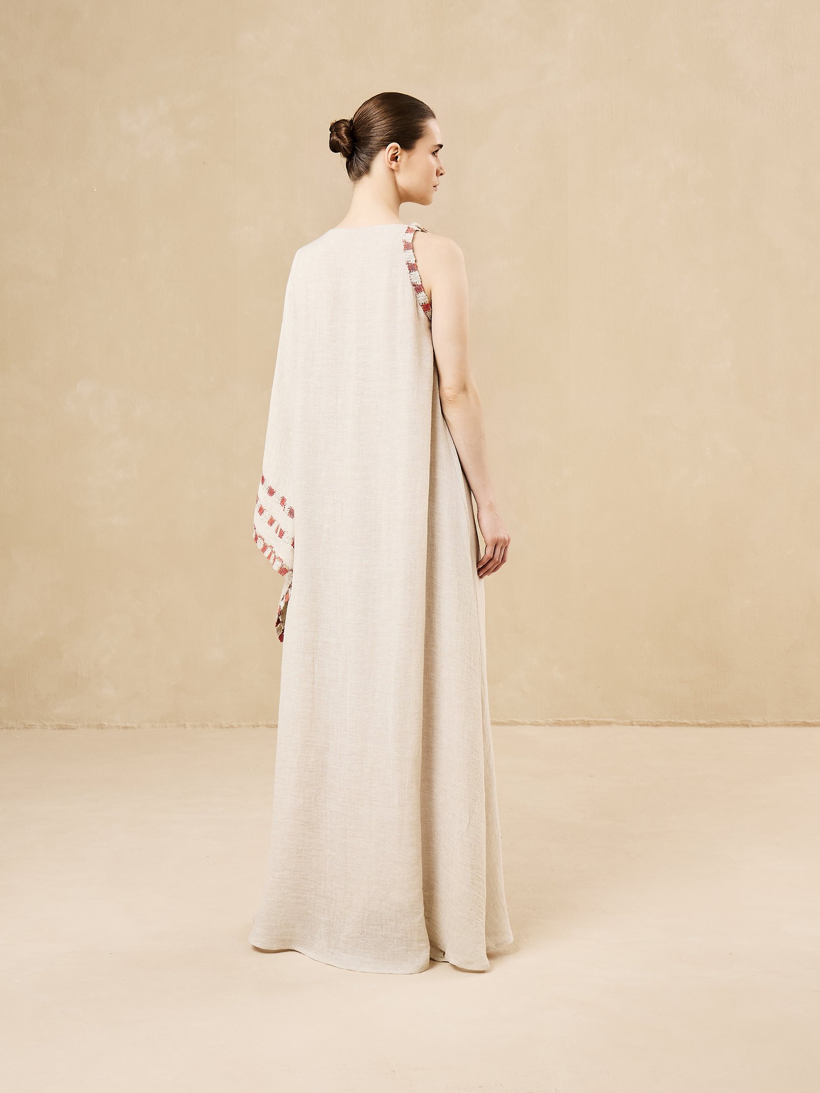 Sleeve and non sleeve dress - Image 4