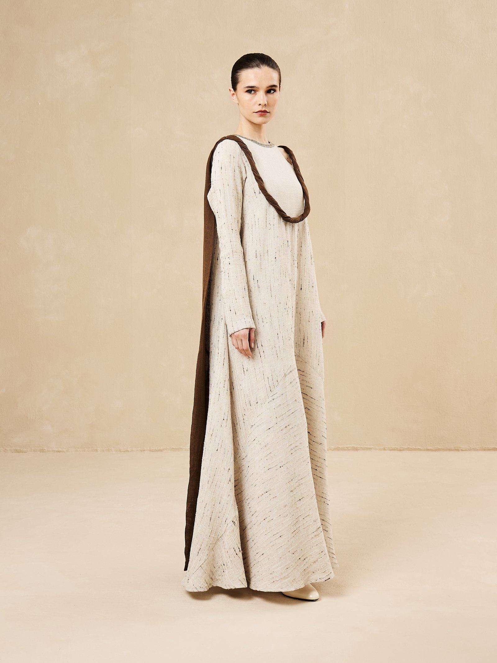 Thoub with embroidered cape - Image 3