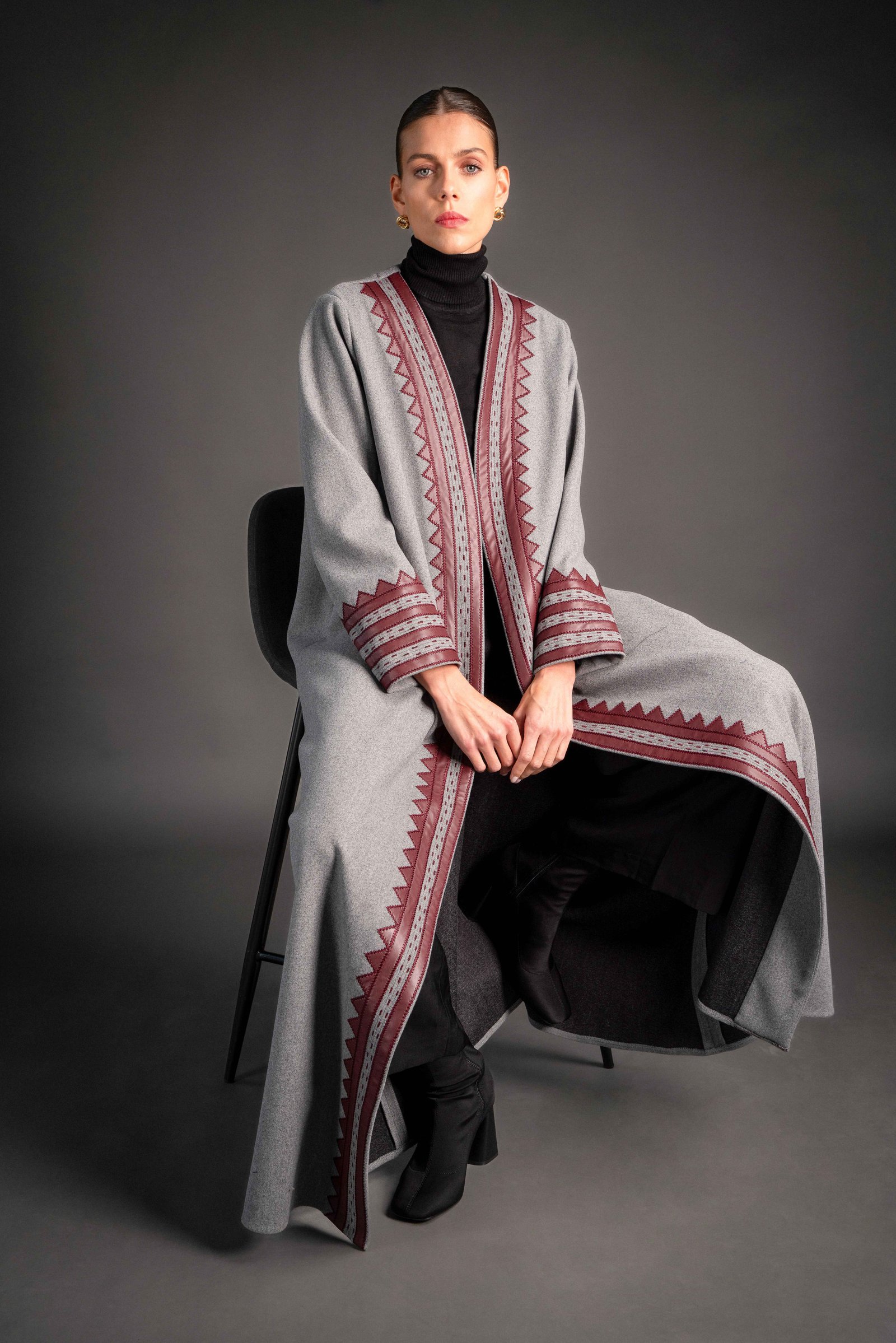 Grey abaya with leather details - Image 6