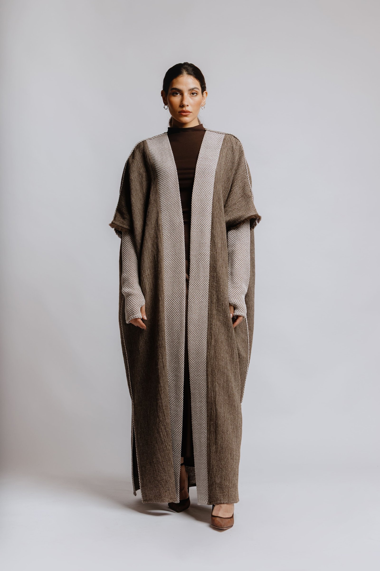 Wool bisht with crochet sleeve - Image 2