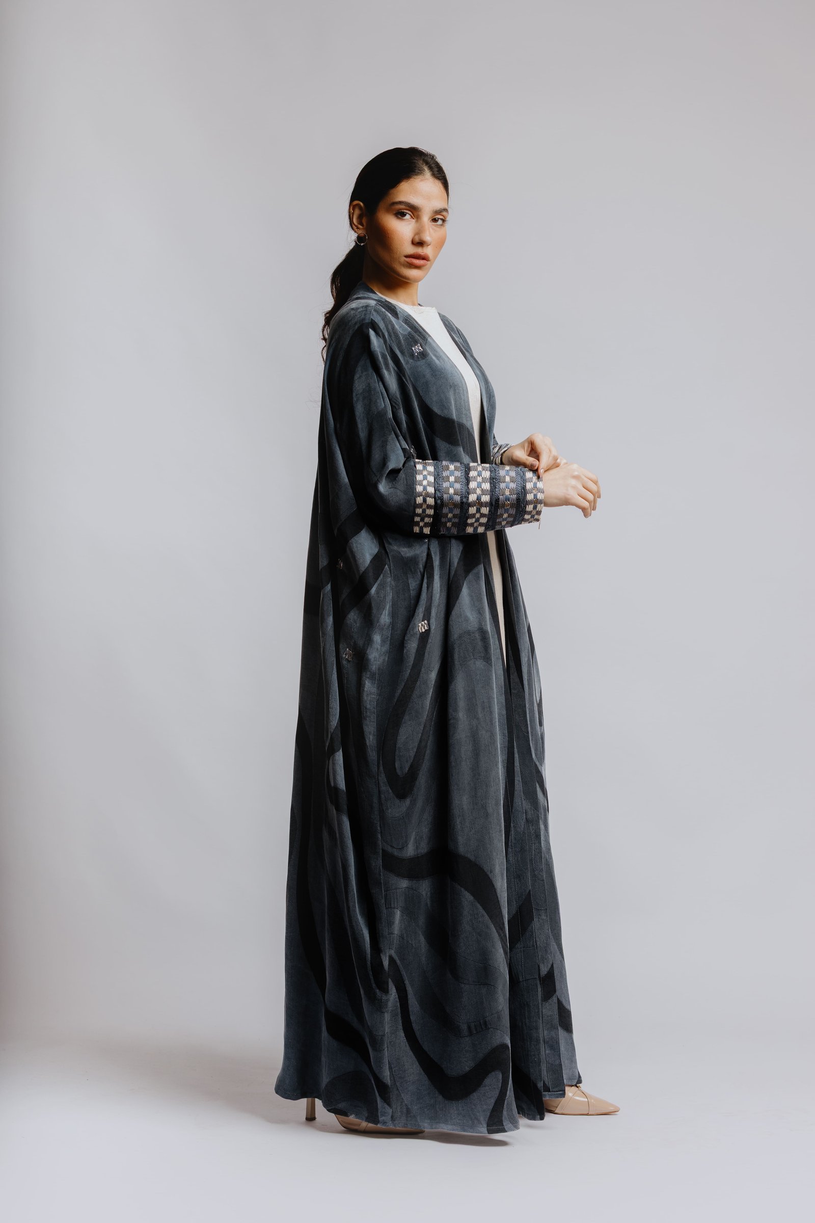 Elegant Bisht Abaya - Image 8