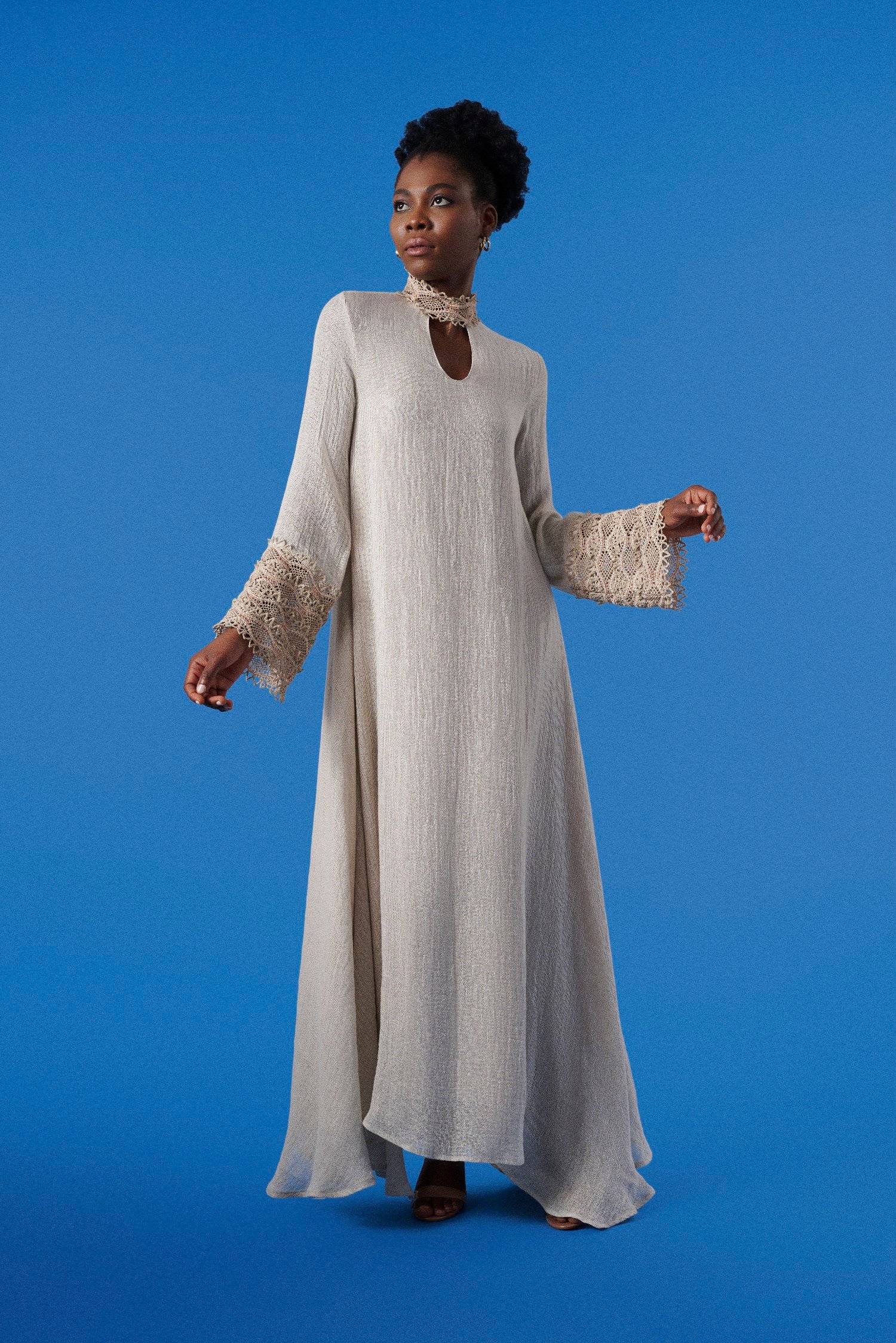 Stitch Threads on Collar and Sleeve Thobe - Image 3