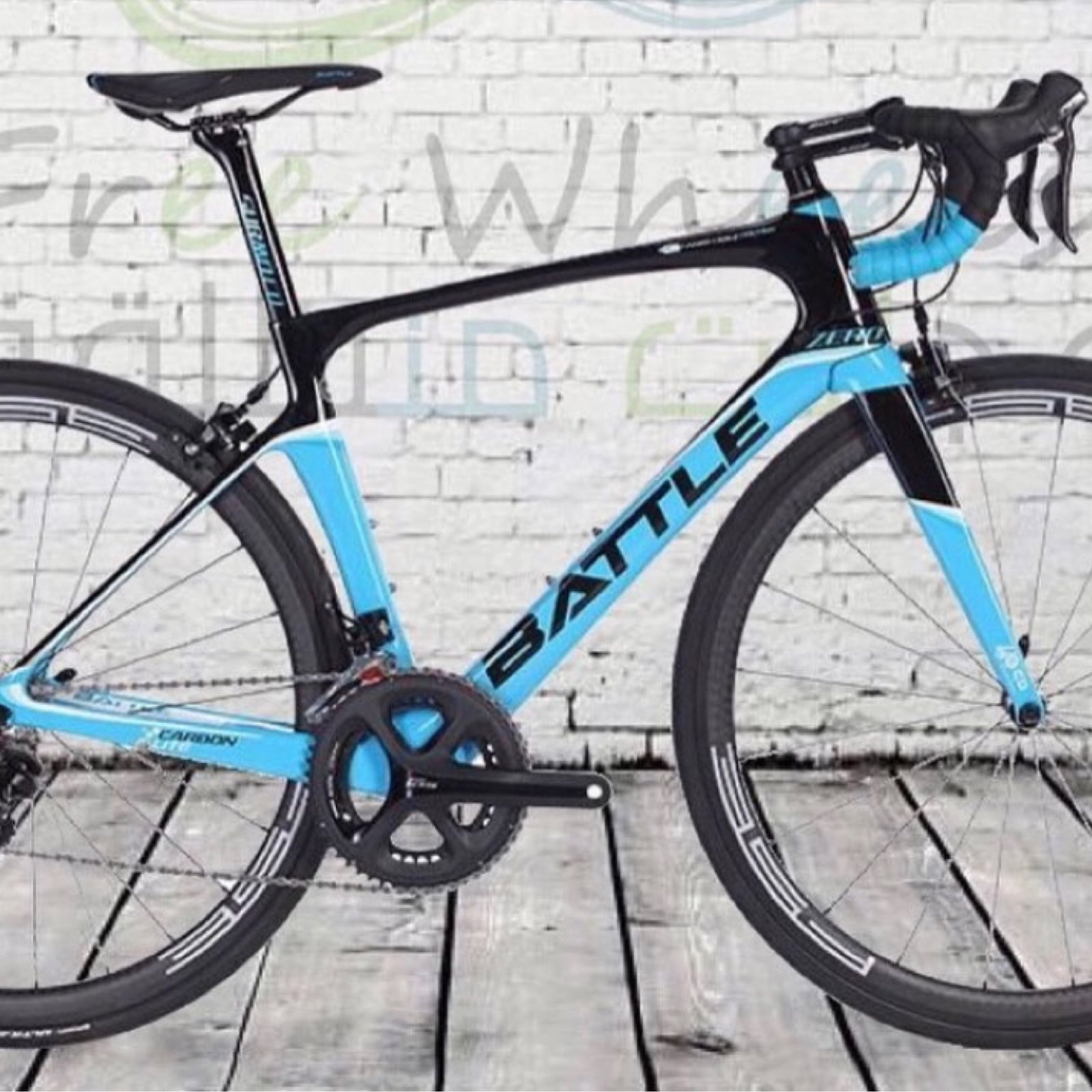 Battle carbon road bike - Image 1