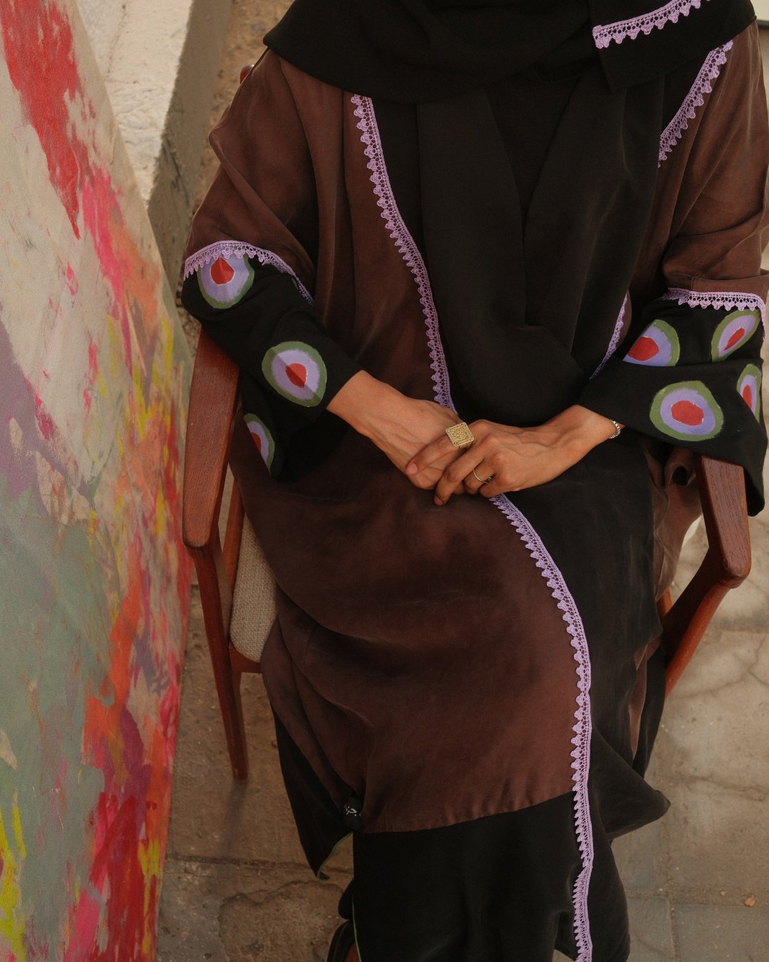 عباية الفنانة  - صورة 2