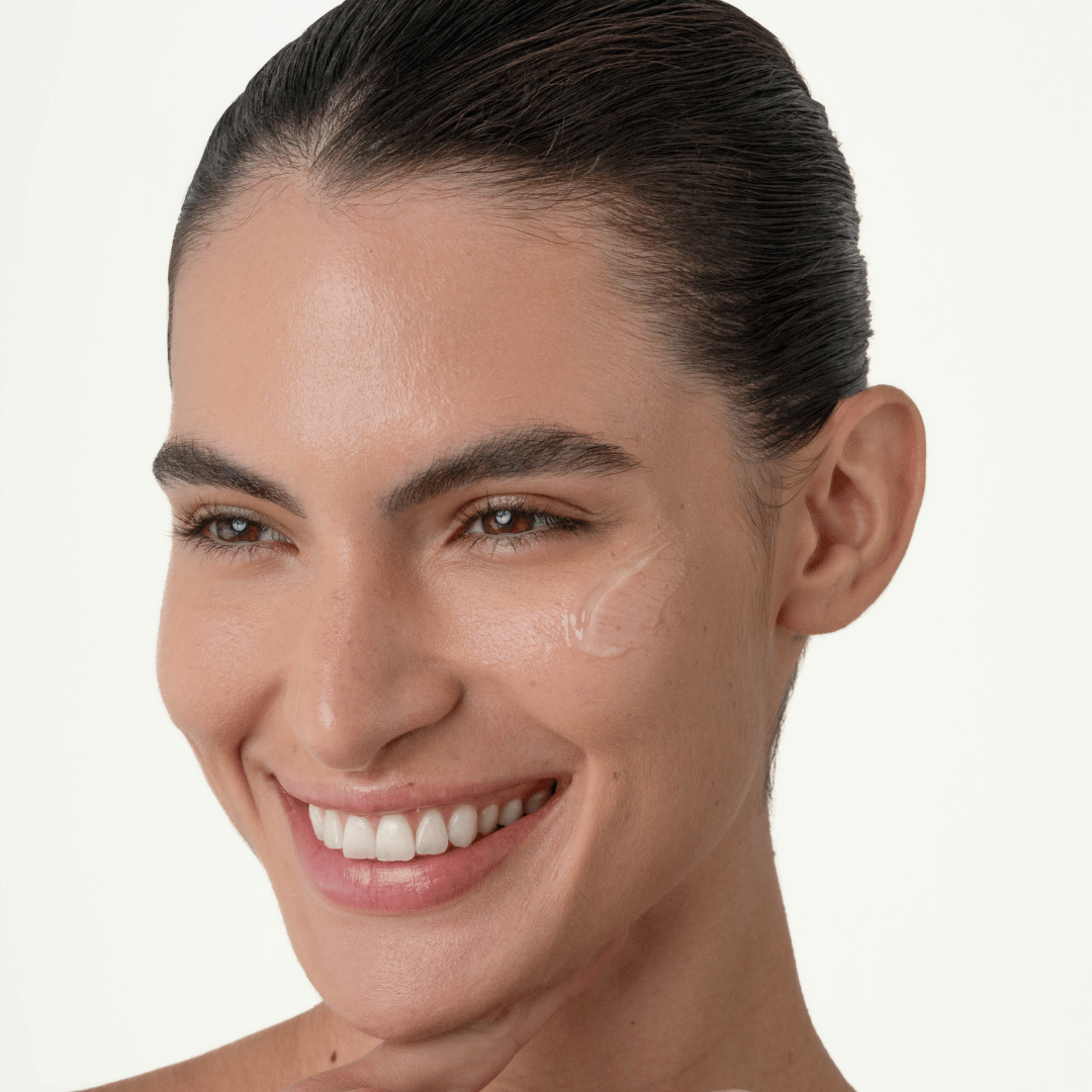 Skin Essential Glow Boosting Serum - Image 1