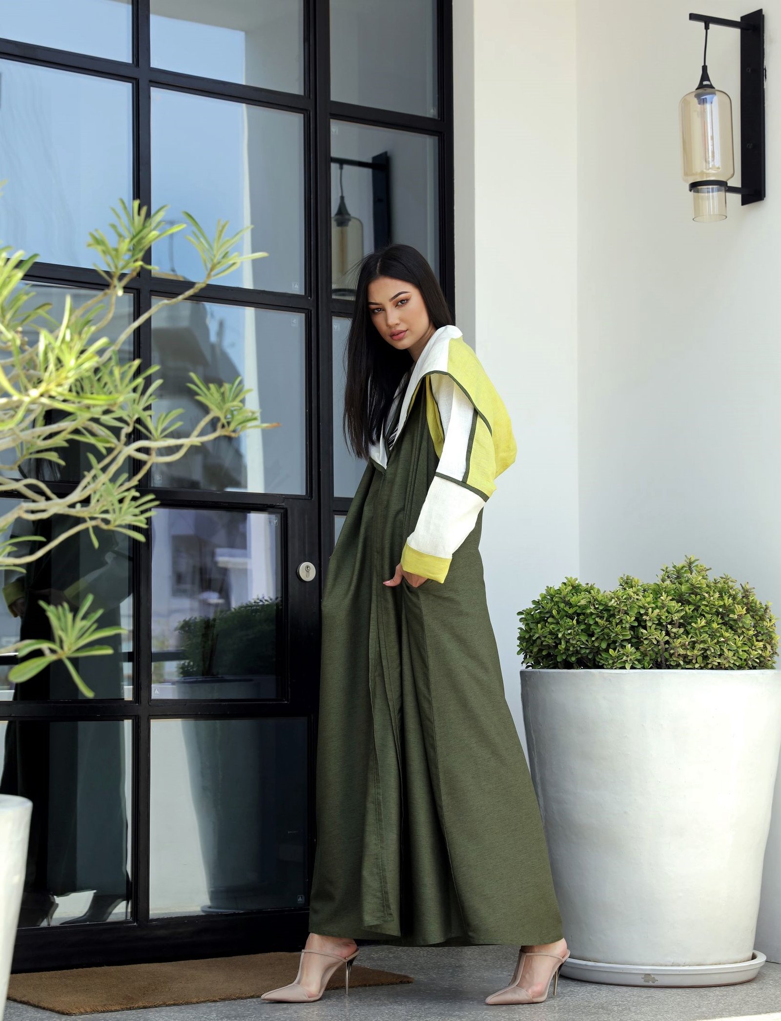 GREEN LINEN ABAYA WITH HOODIE - Image 3