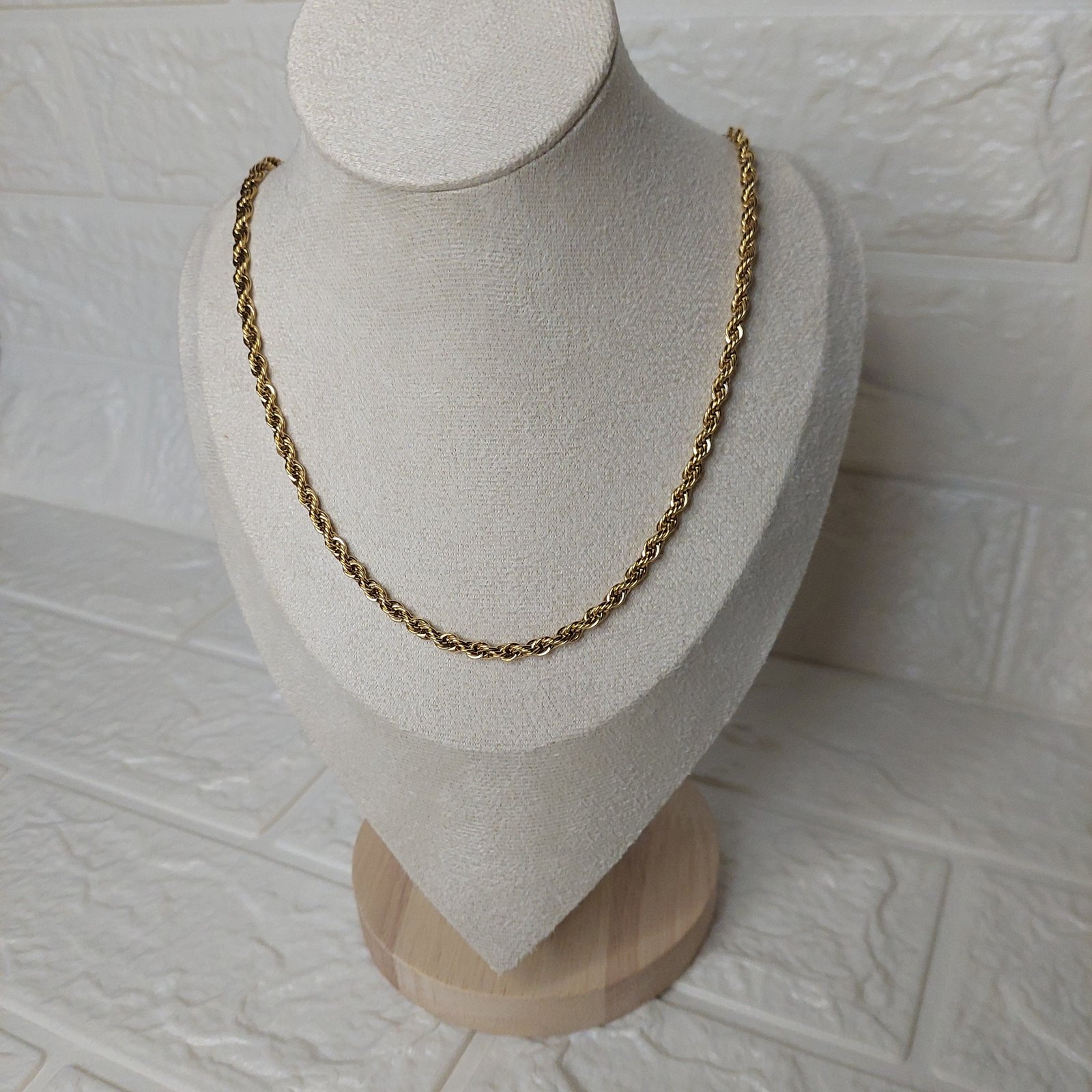 Minimal Twisted Rope Necklace - صورة 2