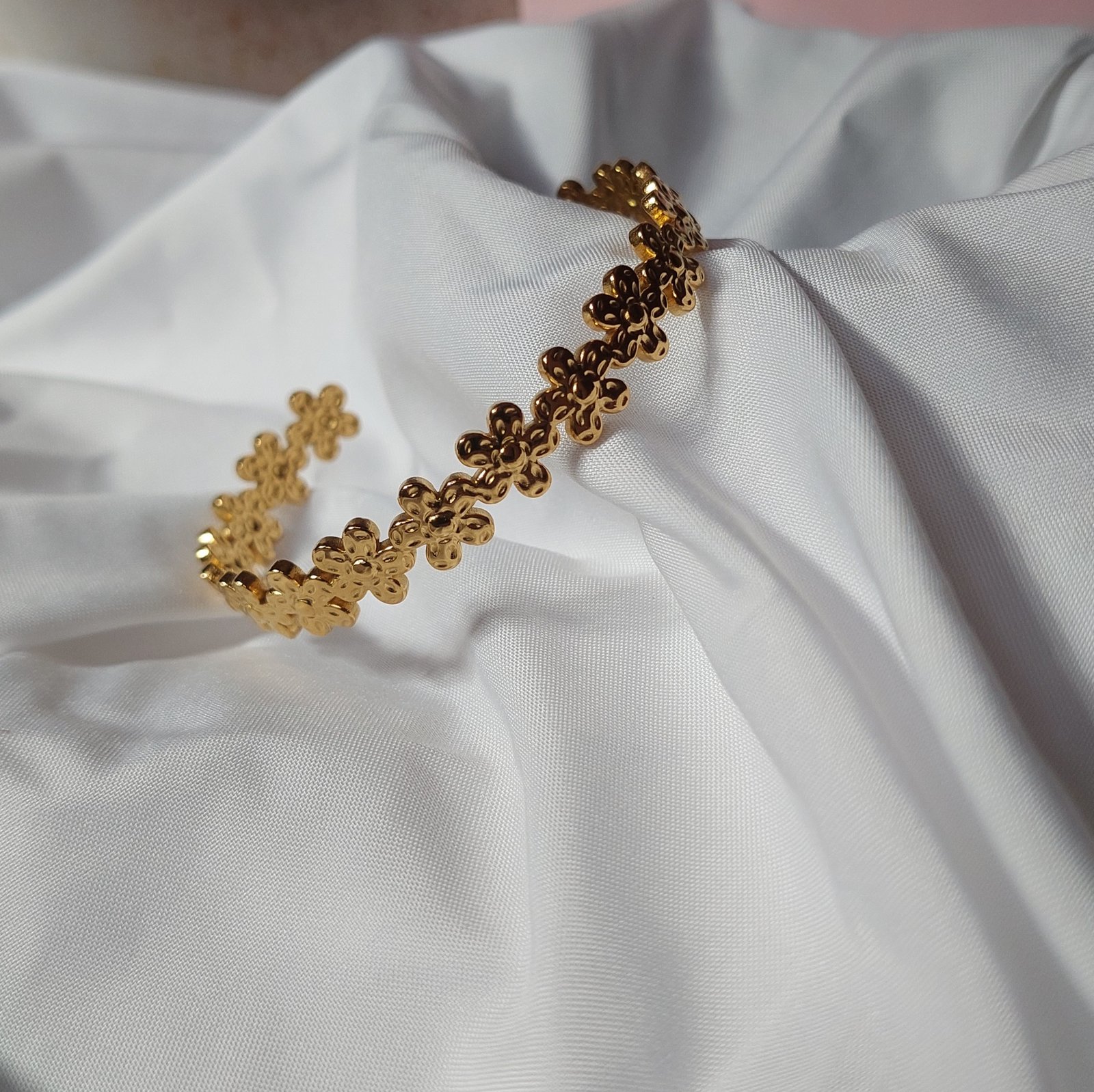 Flower bracelet - Image 1