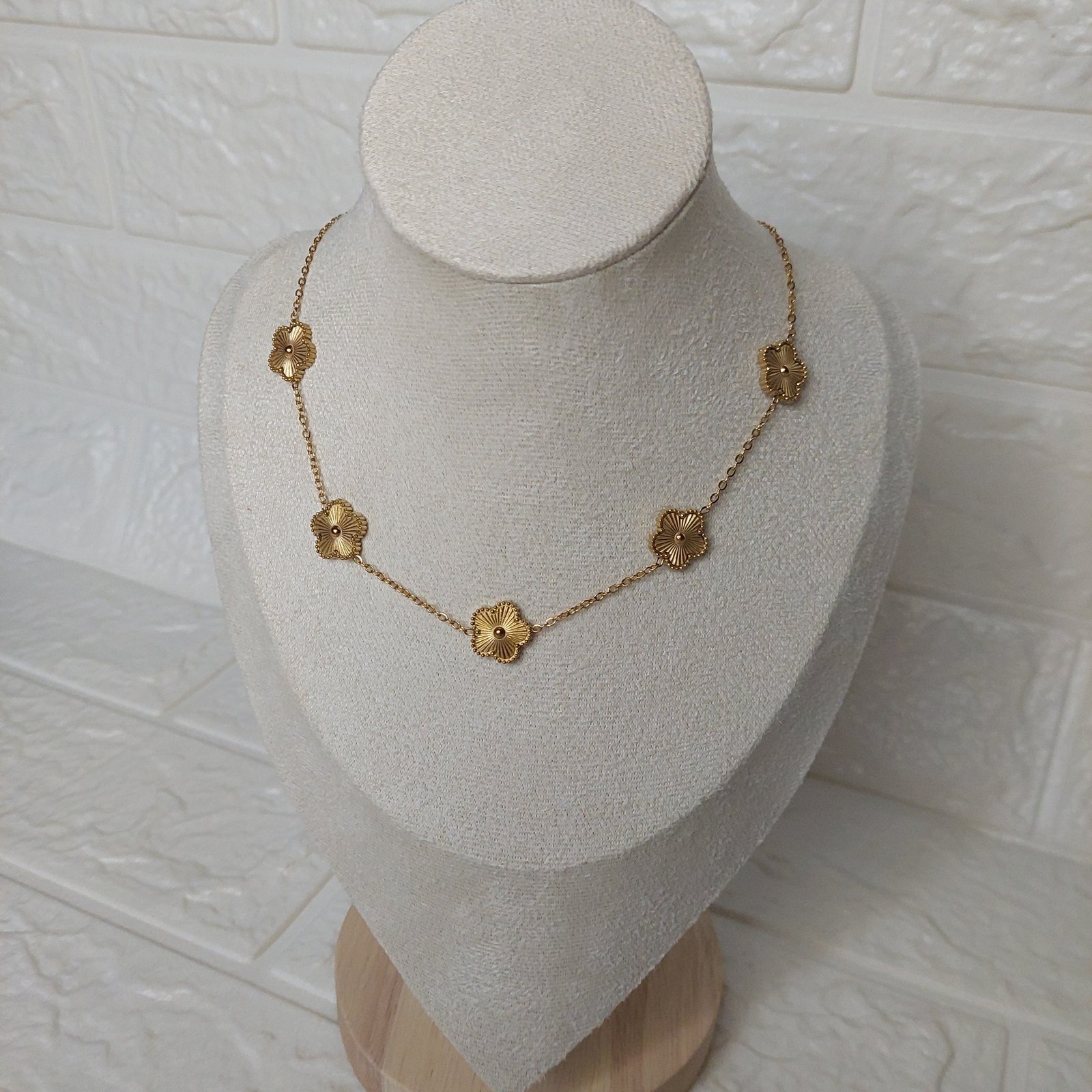 Classic Flower Necklace - Image 1