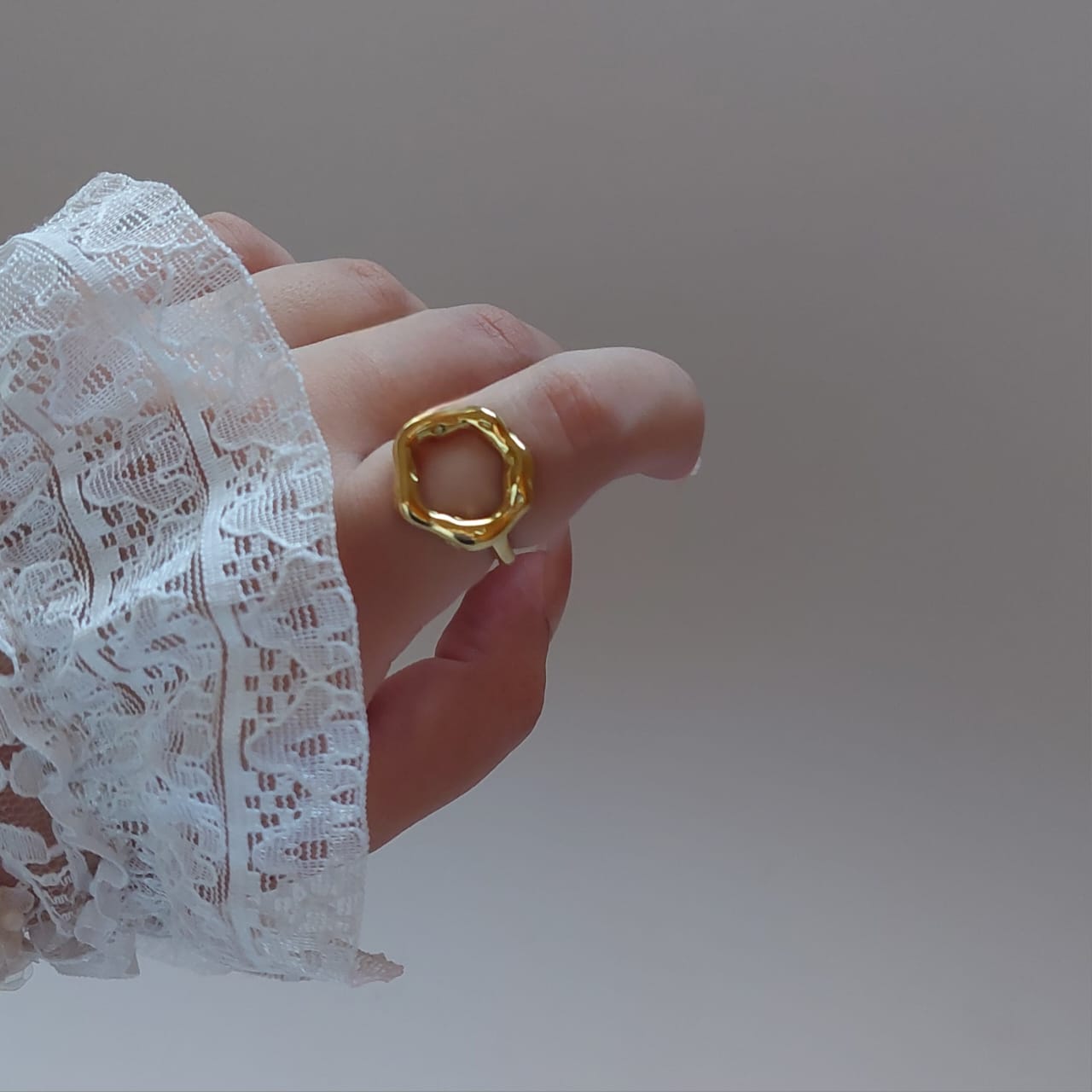 Vintage Circle Ring - Image 1