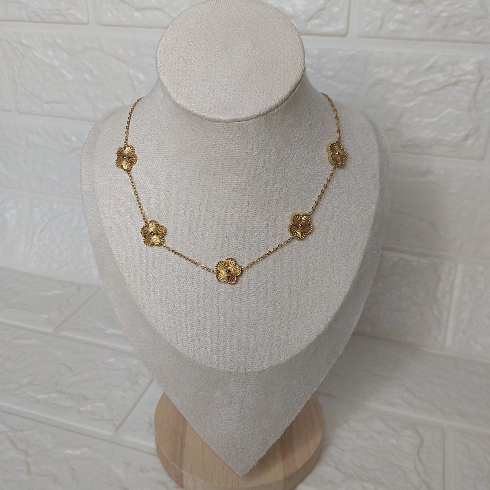 Classic Flower Necklace - Image 3