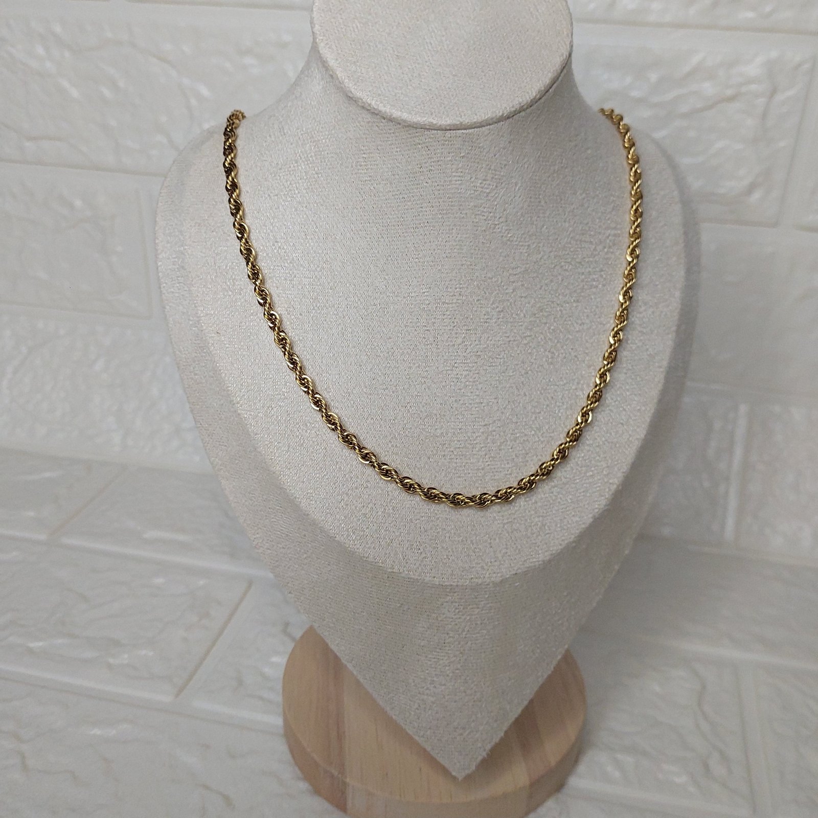 Minimal Twisted Rope Necklace - صورة 1