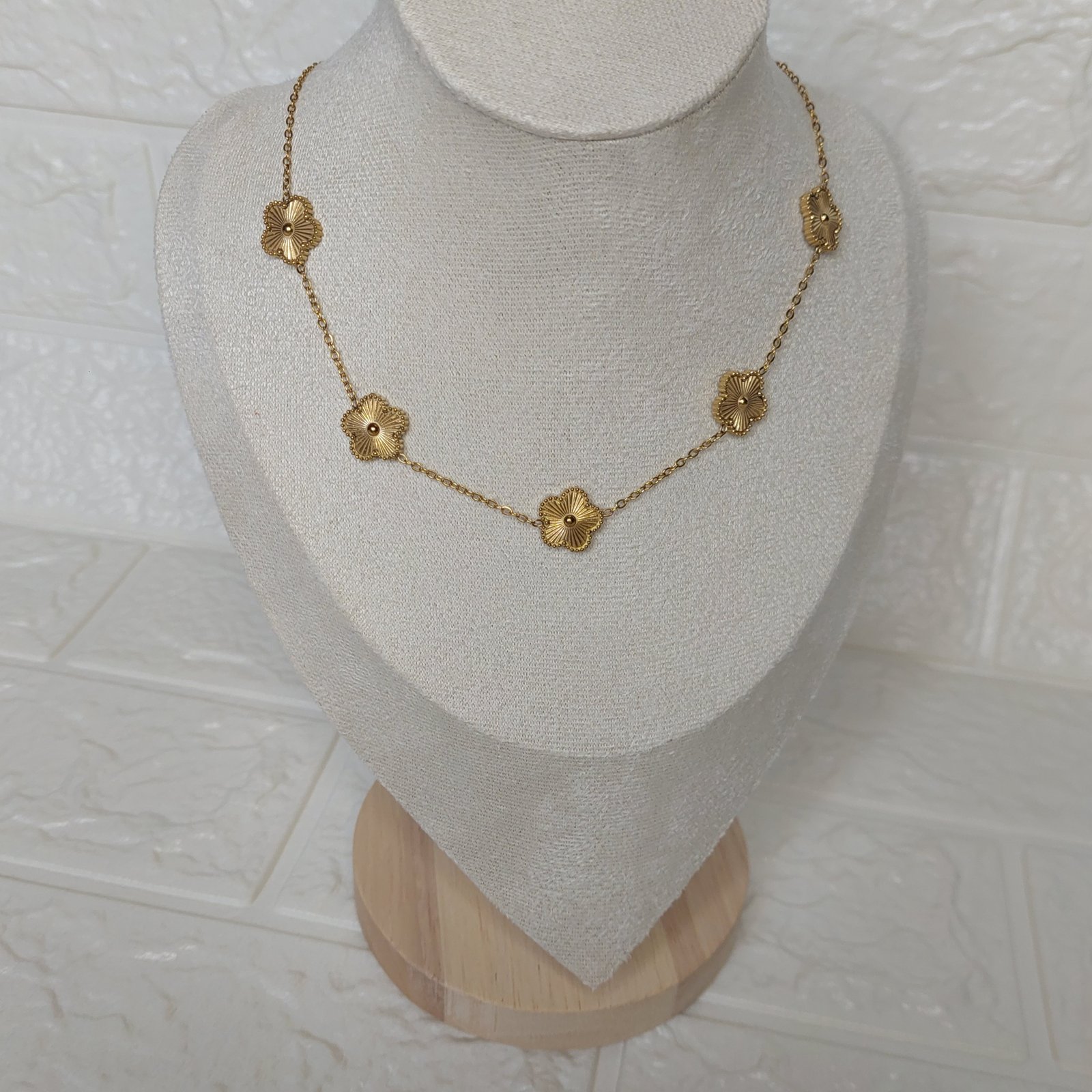 Classic Flower Necklace - Image 2