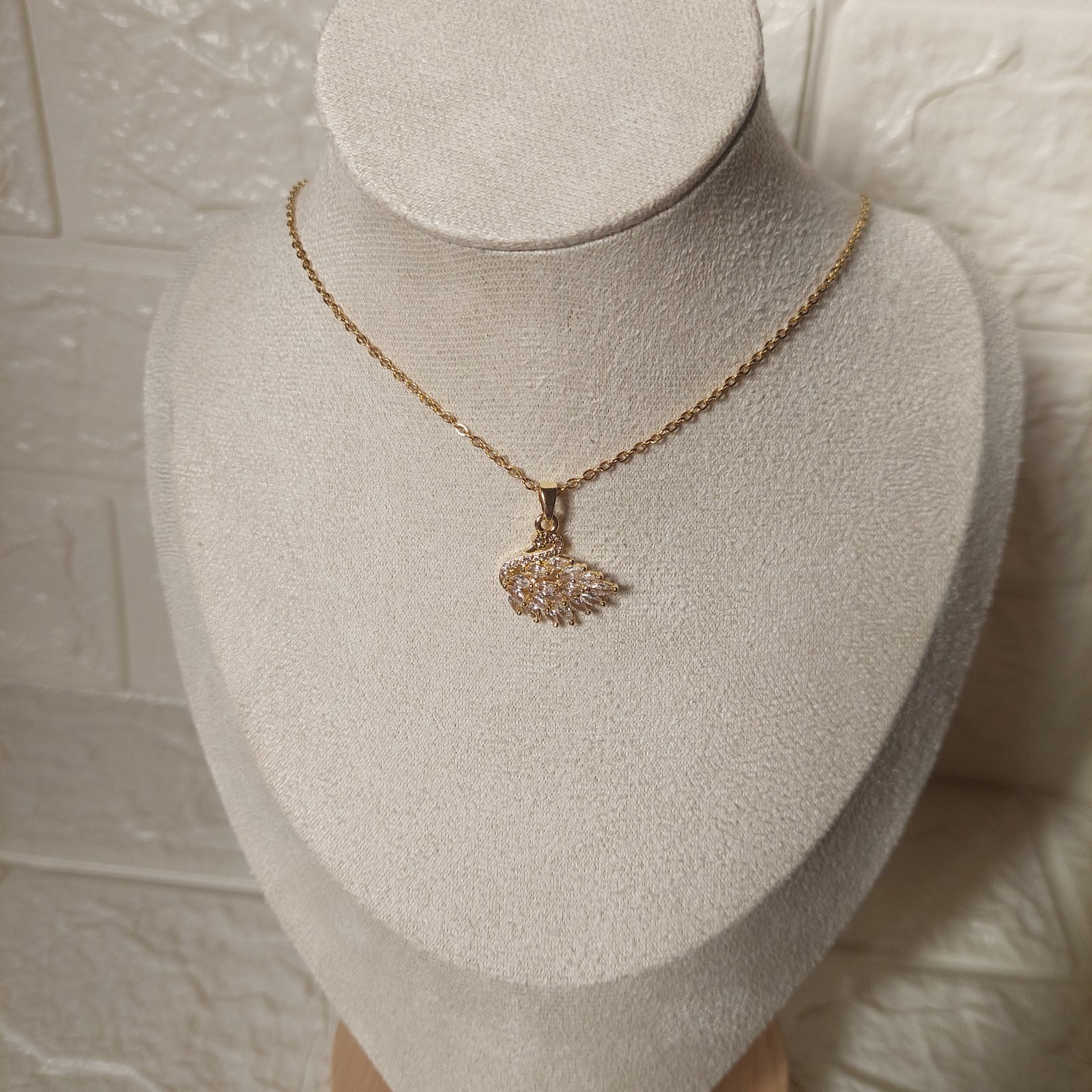 White Swan Necklace - صورة 3