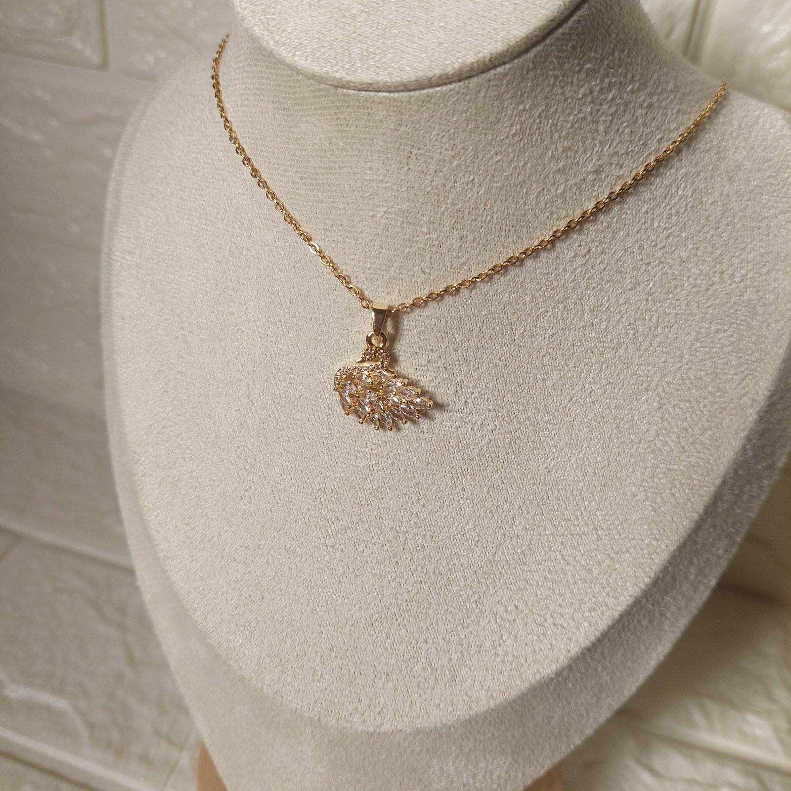 White Swan Necklace - صورة 2